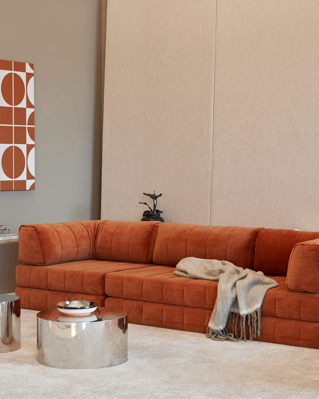 CozyPad Schlafsofa Grand mit Armlehnen in 412 Esina Rust Orange präsentiert im Onlineshop von KAQTU Design AG. Bettsofa ist von Innovation Living