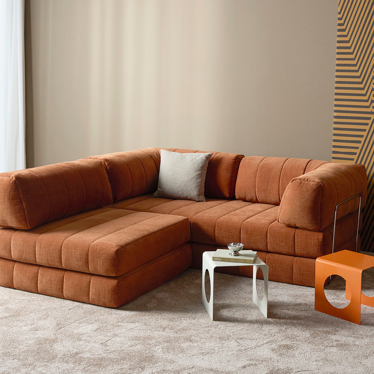 CozyPad Schlafsofa Grand mit Armlehnen in 412 Esina Rust Orange präsentiert im Onlineshop von KAQTU Design AG. Bettsofa ist von Innovation Living