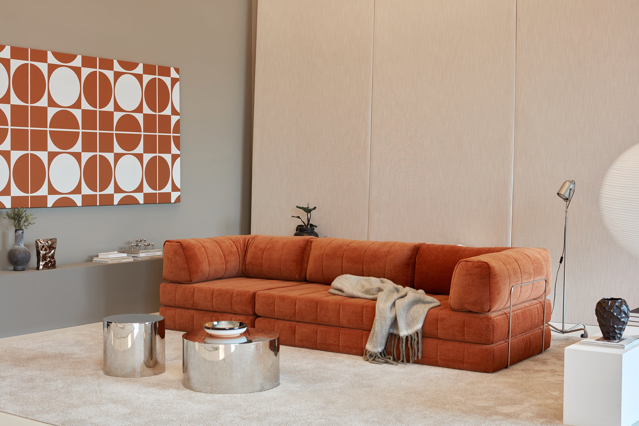 CozyPad Schlafsofa Grand mit Armlehnen in 412 Esina Rust Orange präsentiert im Onlineshop von KAQTU Design AG. Bettsofa ist von Innovation Living