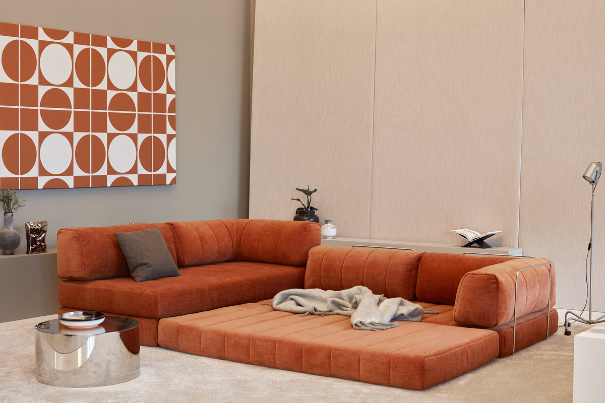 CozyPad Schlafsofa L-Shape mit Armlehne in 412 Esina Rust Orange präsentiert im Onlineshop von KAQTU Design AG. Bettsofa rechts ist von Innovation Living