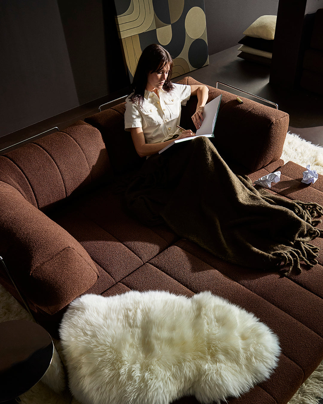 CozyPad Schlafsofa mit Armlehnen in 359 Taura Cappuccino präsentiert im Onlineshop von KAQTU Design AG. Bettsofa ist von Innovation Living