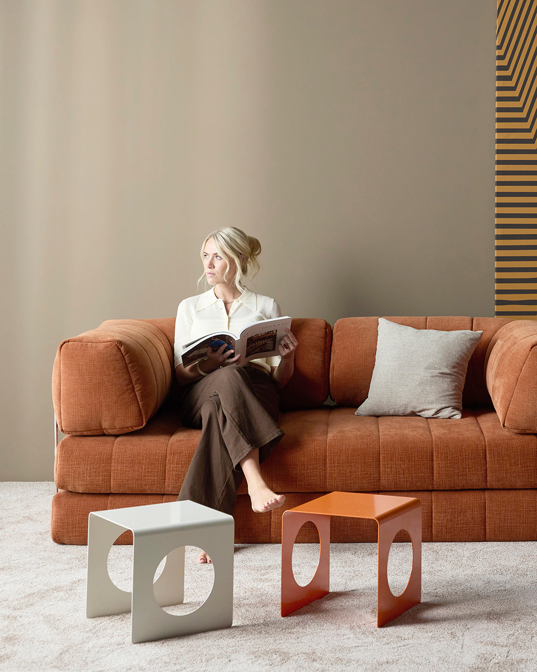 CozyPad Schlafsofa mit Armlehnen in 412 Esina Rust Orange präsentiert im Onlineshop von KAQTU Design AG. Bettsofa ist von Innovation Living