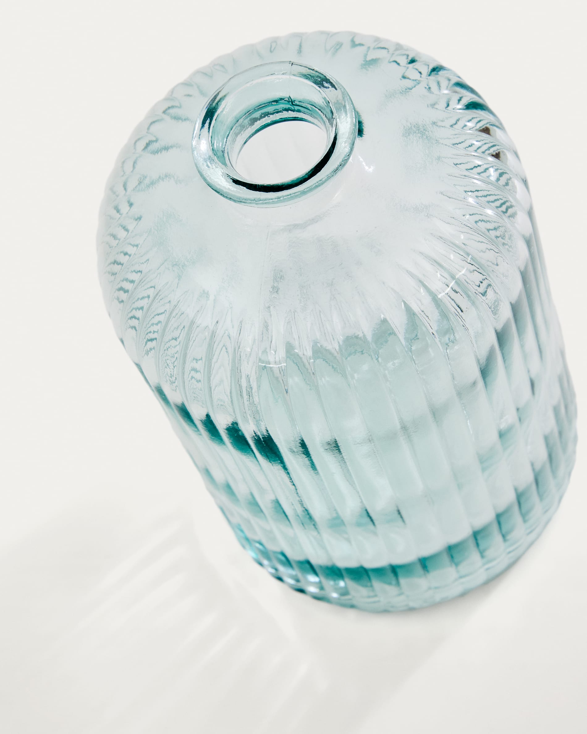 Marba Flasche gross aus transparentem Recyclingglas in Klar präsentiert im Onlineshop von KAQTU Design AG. Flasche ist von Kave Home