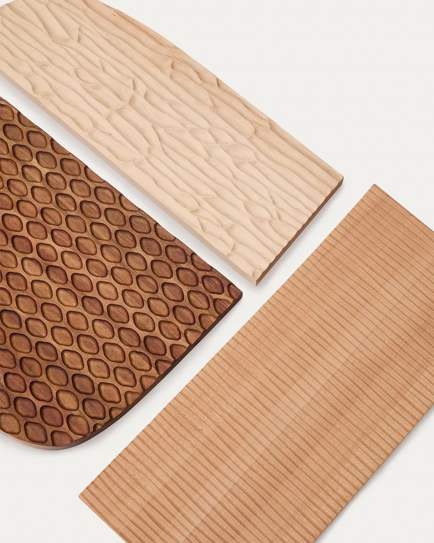 Elegantes Wandpaneel-Set aus FSC-zertifiziertem Akazienholz, 3-teilig, von Kave Home, ideal für stilvolle Raumgestaltung.