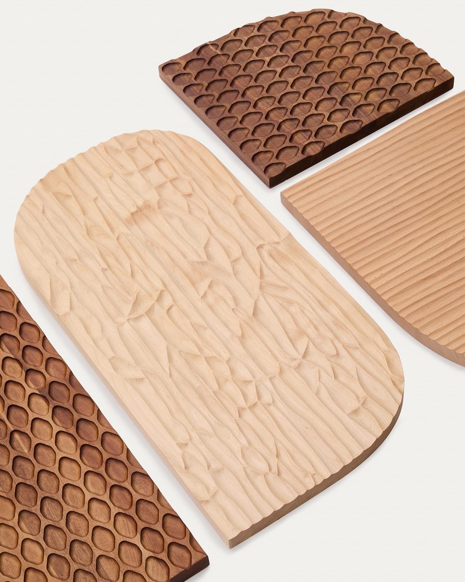 Elegantes Wandpaneel aus FSC-zertifiziertem Akazienholz, 4-teilig, von Kave Home – stilvoll und nachhaltig.