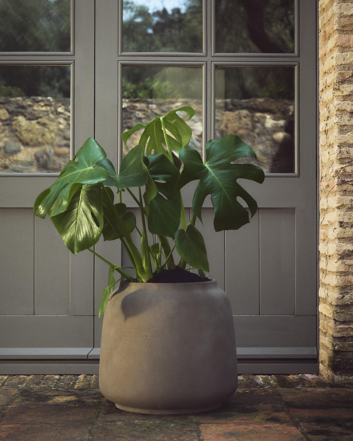 Blumentopf Lira in Terrakottaoptik Ø 40 cm in Terrakotta präsentiert im Onlineshop von KAQTU Design AG. Blumentopf ist von Kave Home