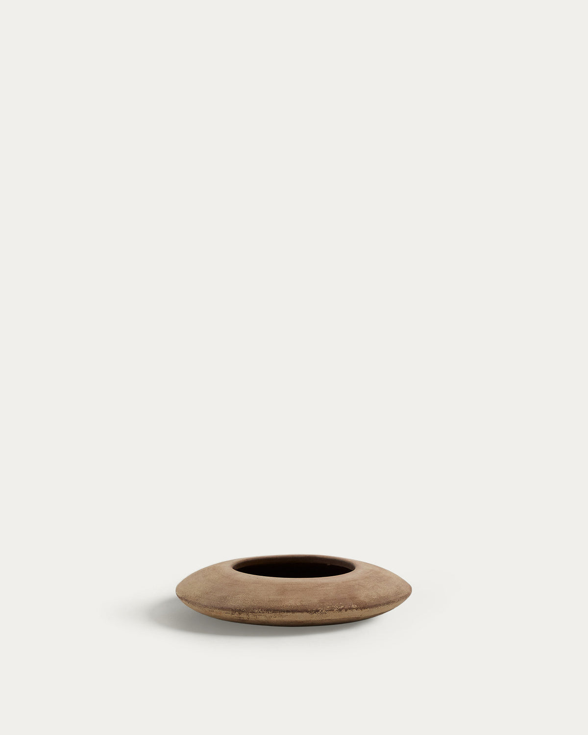 Blumentopf Rivor aus Terrakotta mit Finish in natürlichem Farbton Ø 50 cm in Terrakotta präsentiert im Onlineshop von KAQTU Design AG. Blumentopf ist von Kave Home