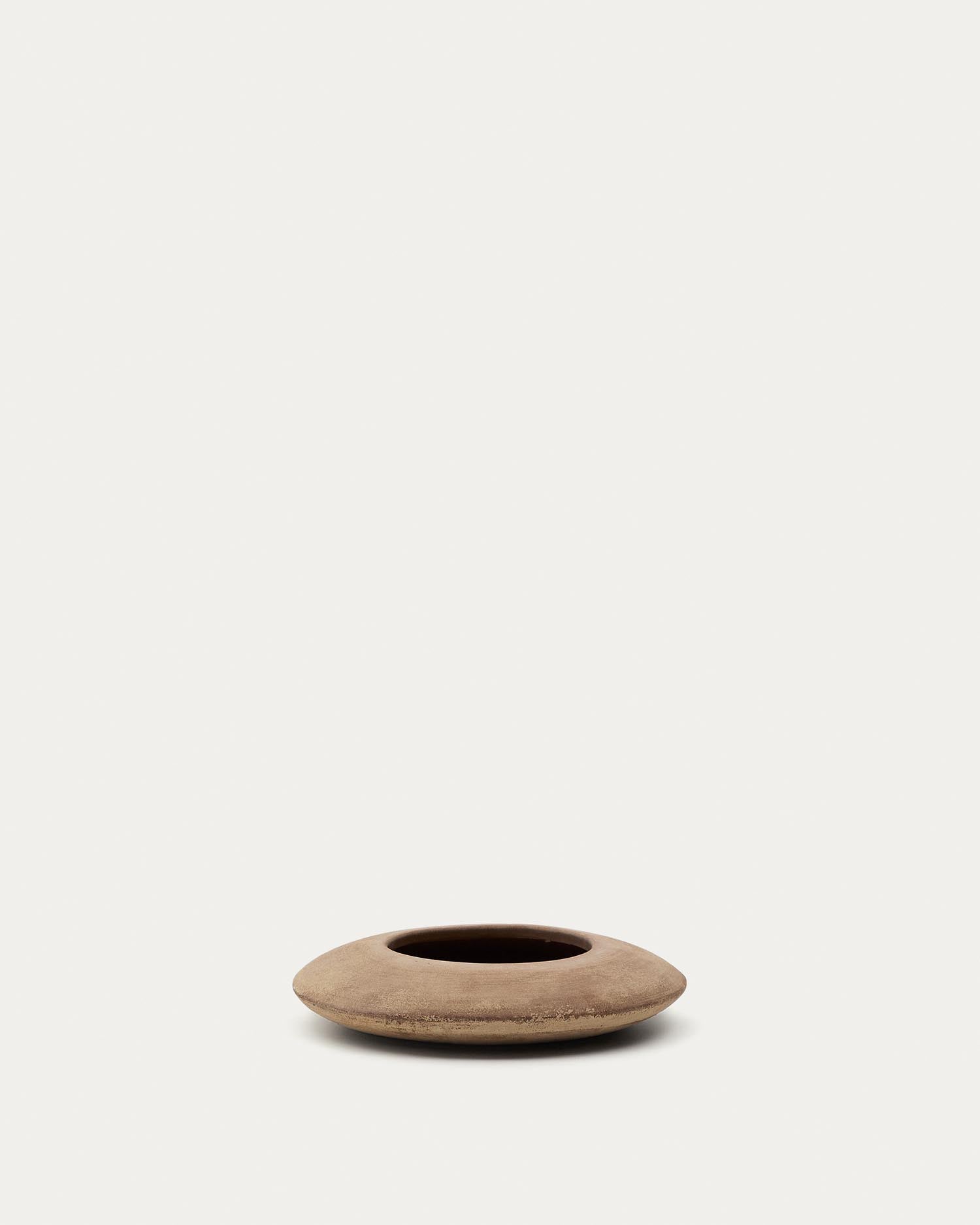 Blumentopf Rivor aus Terrakotta mit Finish in natürlichem Farbton Ø 50 cm in Terrakotta präsentiert im Onlineshop von KAQTU Design AG. Blumentopf ist von Kave Home