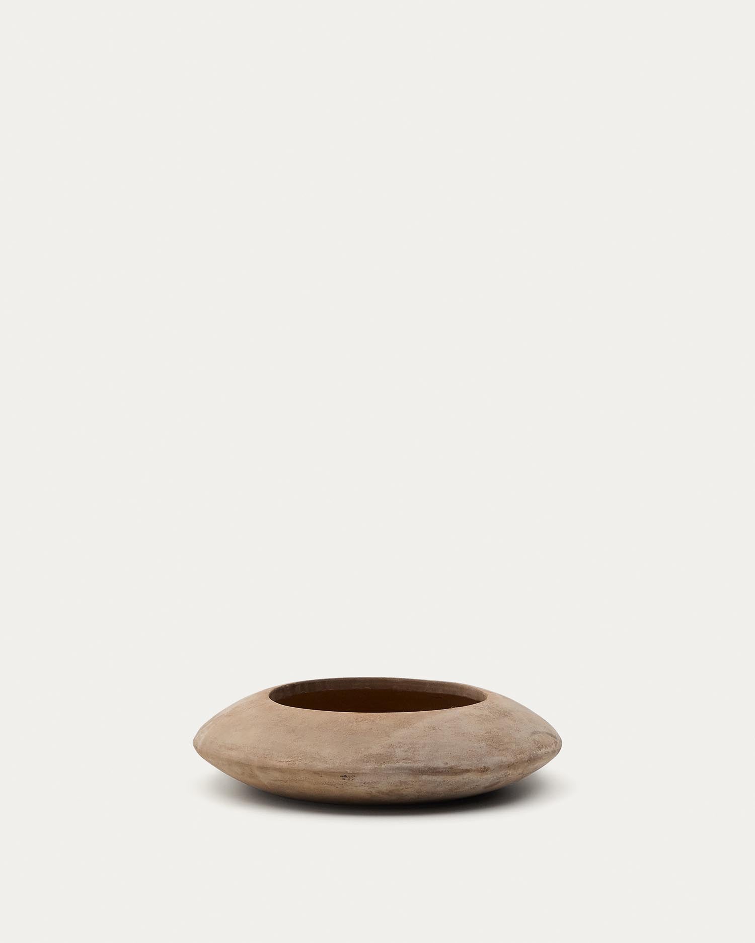 Blumentopf Rivor aus Terrakotta mit Finish in natürlichem Farbton Ø 65 cm in Terrakotta präsentiert im Onlineshop von KAQTU Design AG. Blumentopf ist von Kave Home