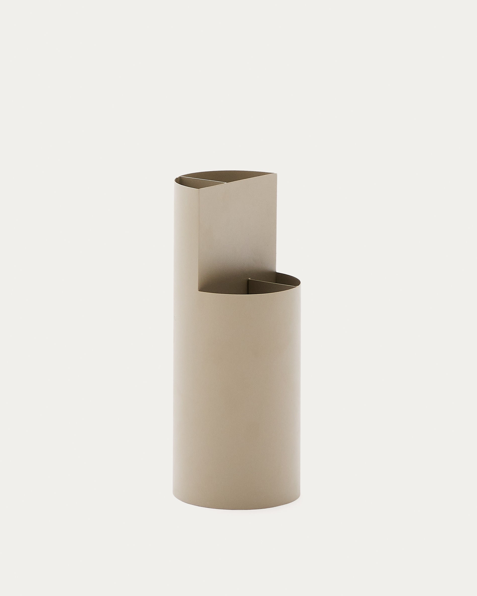 Kleiner Schirmständer Atin aus beigem Metall in Beige präsentiert im Onlineshop von KAQTU Design AG. Schirmständer ist von Kave Home