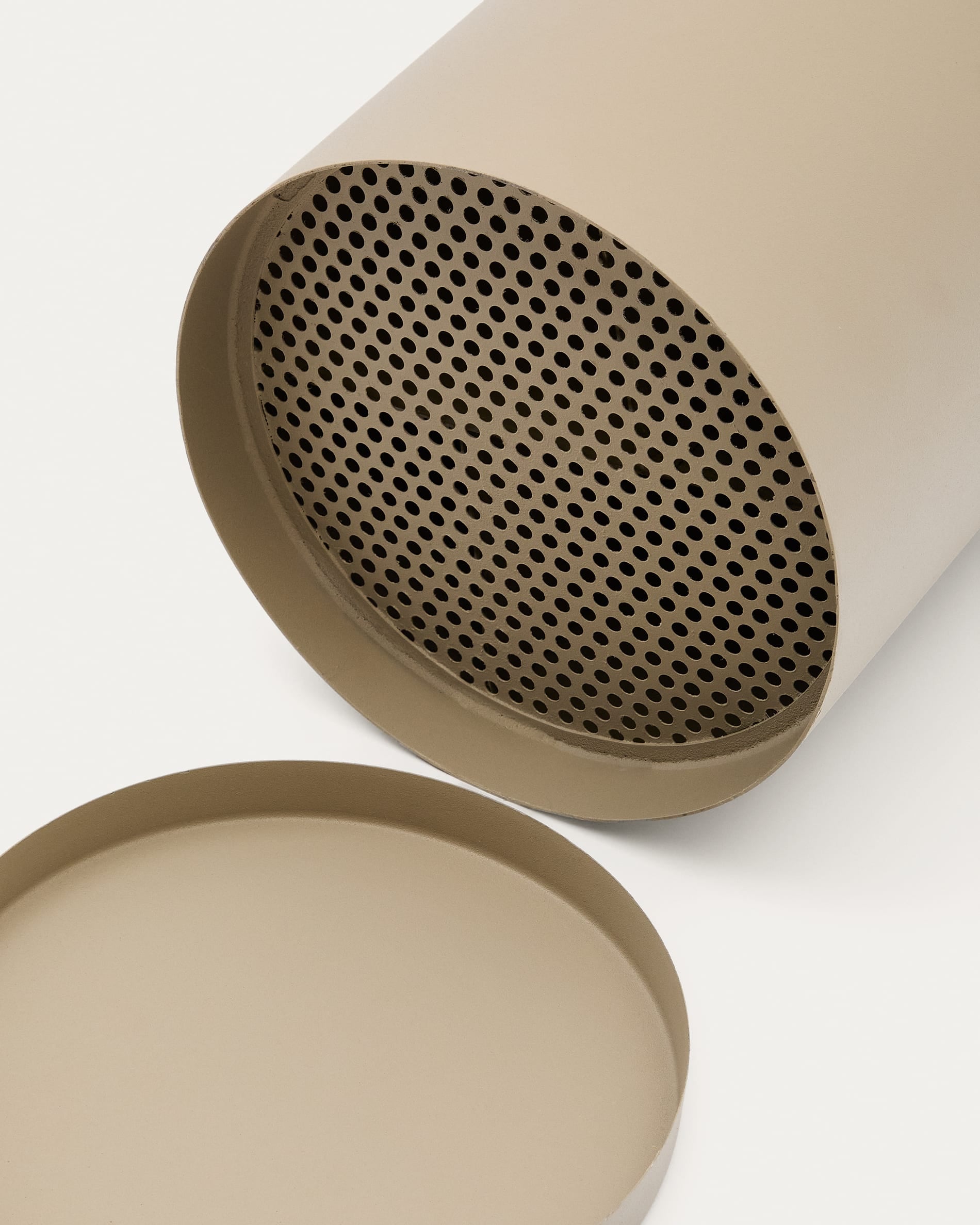 Kleiner Schirmständer Atin aus beigem Metall in Beige präsentiert im Onlineshop von KAQTU Design AG. Schirmständer ist von Kave Home