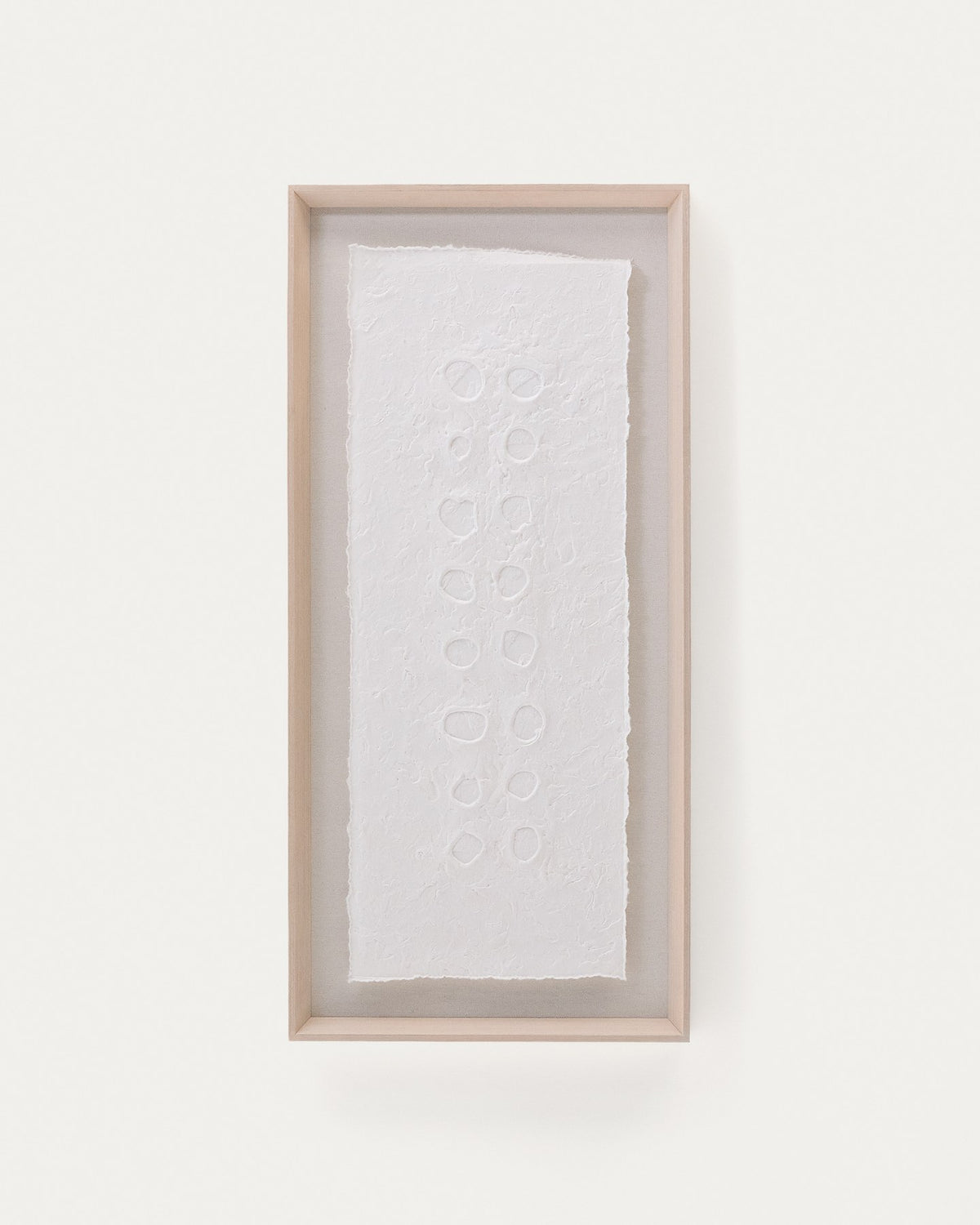 Abstraktes Wandbild Olvin aus weissem Recyclingpapier mit handgefertigten Reliefs, Punkte-Kreise-Muster, Grösse 44 x 94 cm.