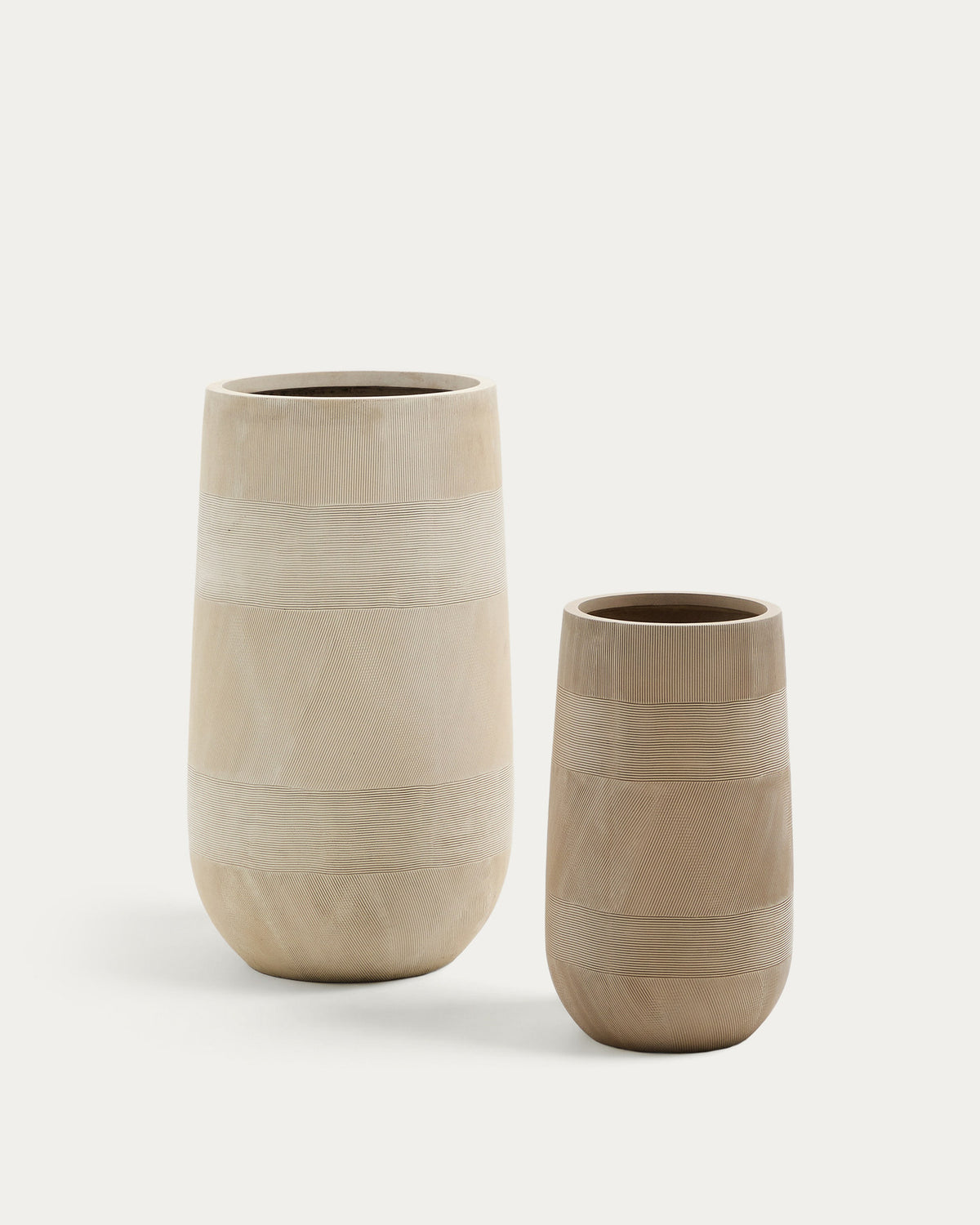 Blumentopf Tival in Zementoptik beige Ø 45 cm / Ø 32 cm in Hellgrau präsentiert im Onlineshop von KAQTU Design AG. Blumentopf ist von Kave Home