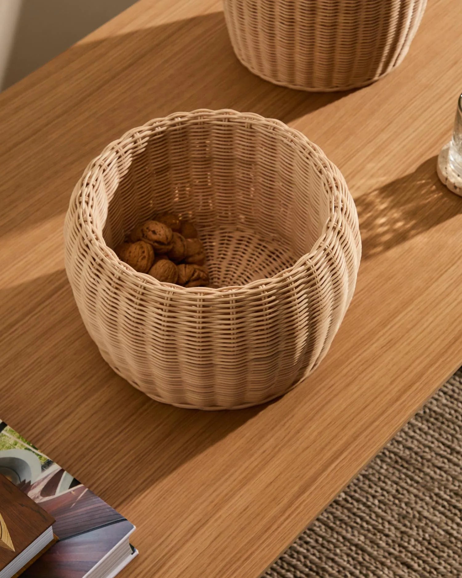 Rattanvase Zilna, 19 cm in Natur präsentiert im Onlineshop von KAQTU Design AG. Aufbewahrungskorb ist von Kave Home