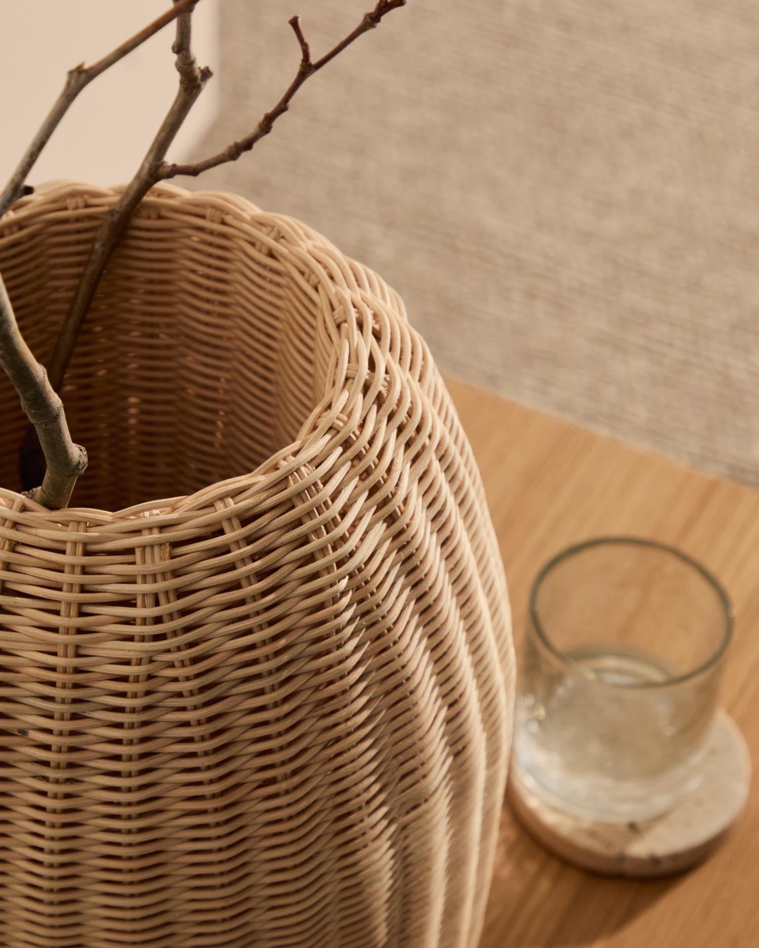 Rattanvase Zilna, 40 cm in Natur präsentiert im Onlineshop von KAQTU Design AG. Aufbewahrungskorb ist von Kave Home