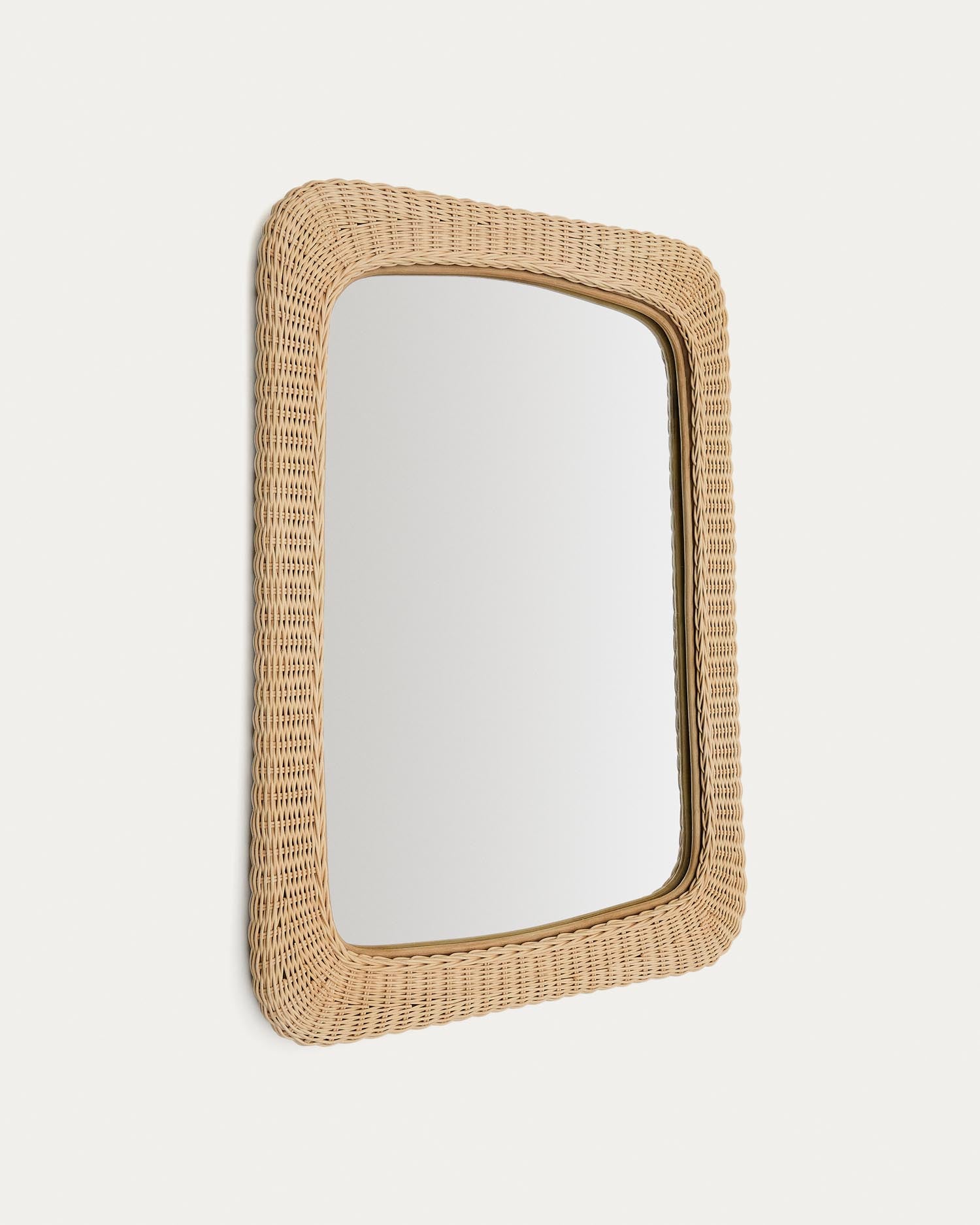 Rattanspiegel Zilna, 58 x 79 cm in Natur präsentiert im Onlineshop von KAQTU Design AG. Spiegel ist von Kave Home