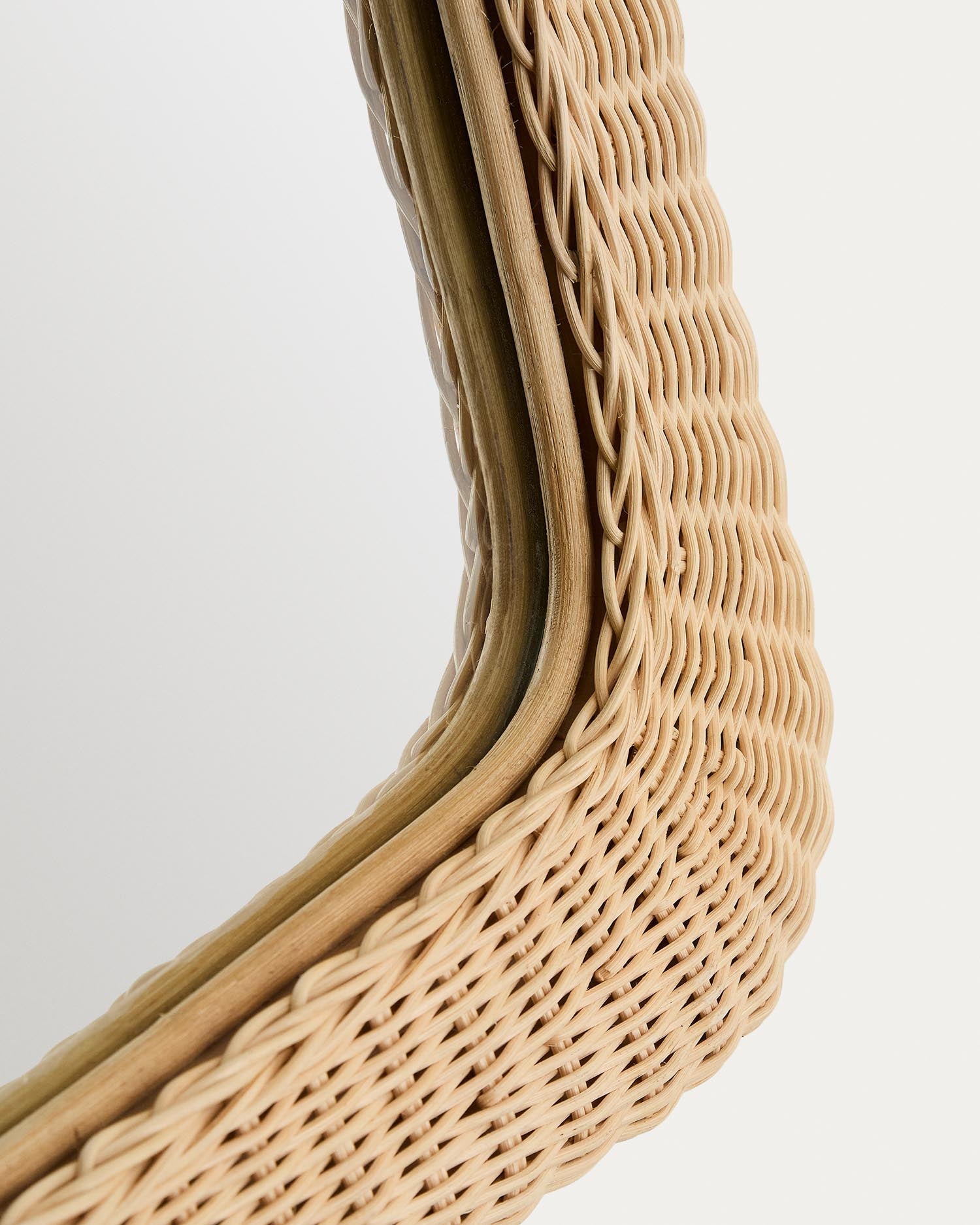 Rattanspiegel Zilna, 58 x 79 cm in Natur präsentiert im Onlineshop von KAQTU Design AG. Spiegel ist von Kave Home