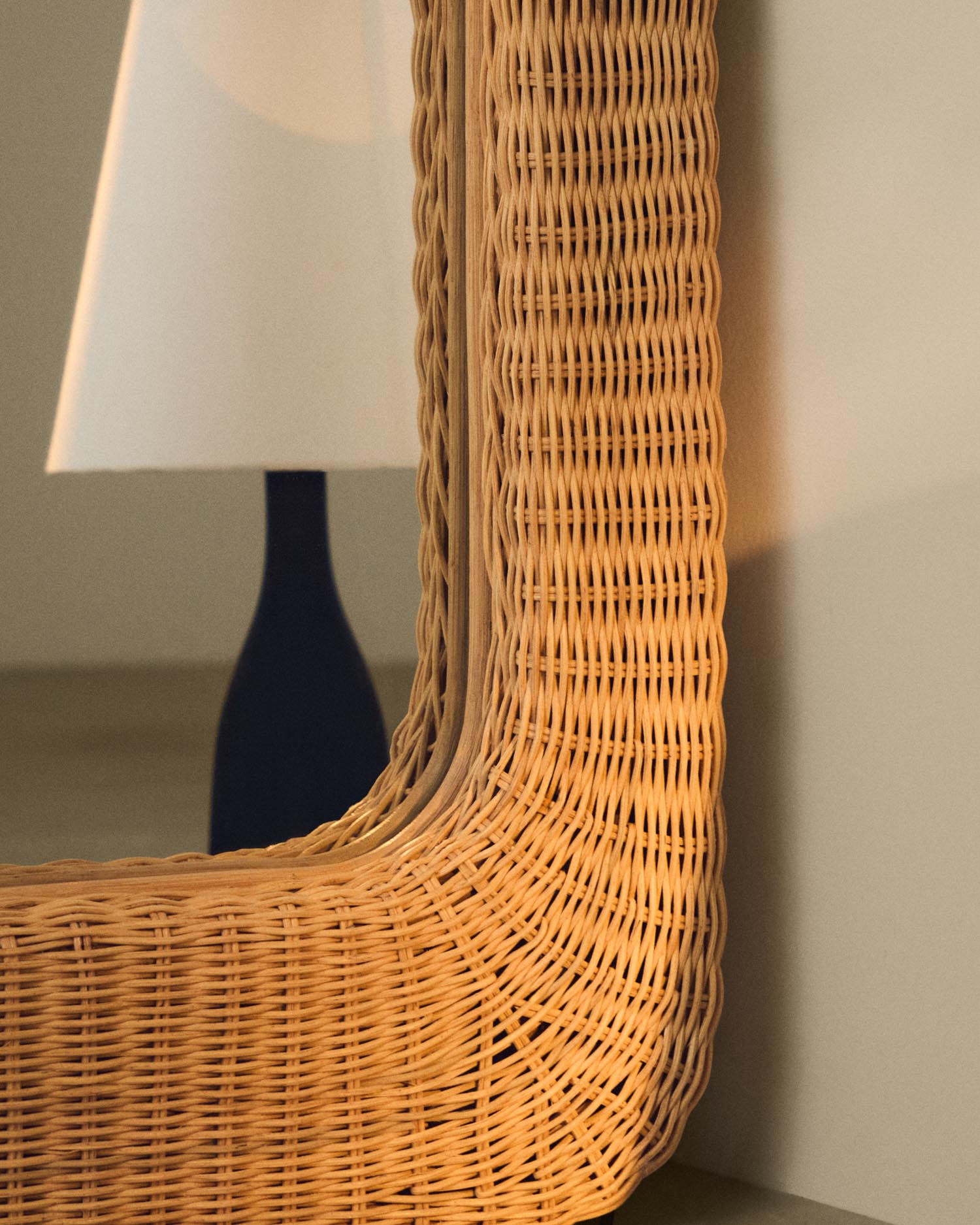 Rattanspiegel Zilna, 58 x 120 cm in Natur präsentiert im Onlineshop von KAQTU Design AG. Spiegel ist von Kave Home