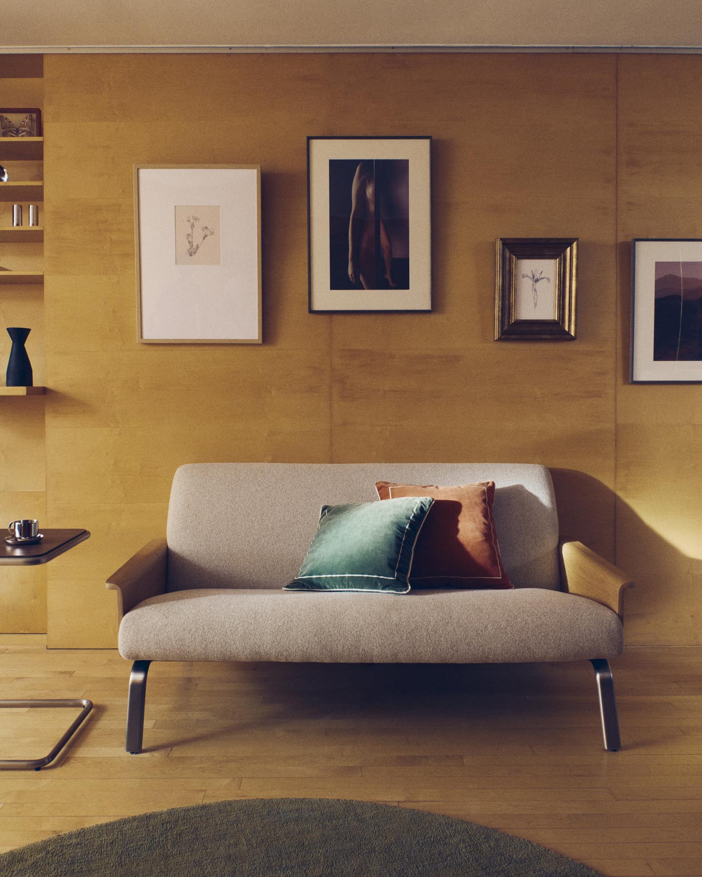 Bild Zavira, Fotografie eines weiblichen Körpers, 50 x 70 cm in Mehrfarbig präsentiert im Onlineshop von KAQTU Design AG. Bild ist von Kave Home