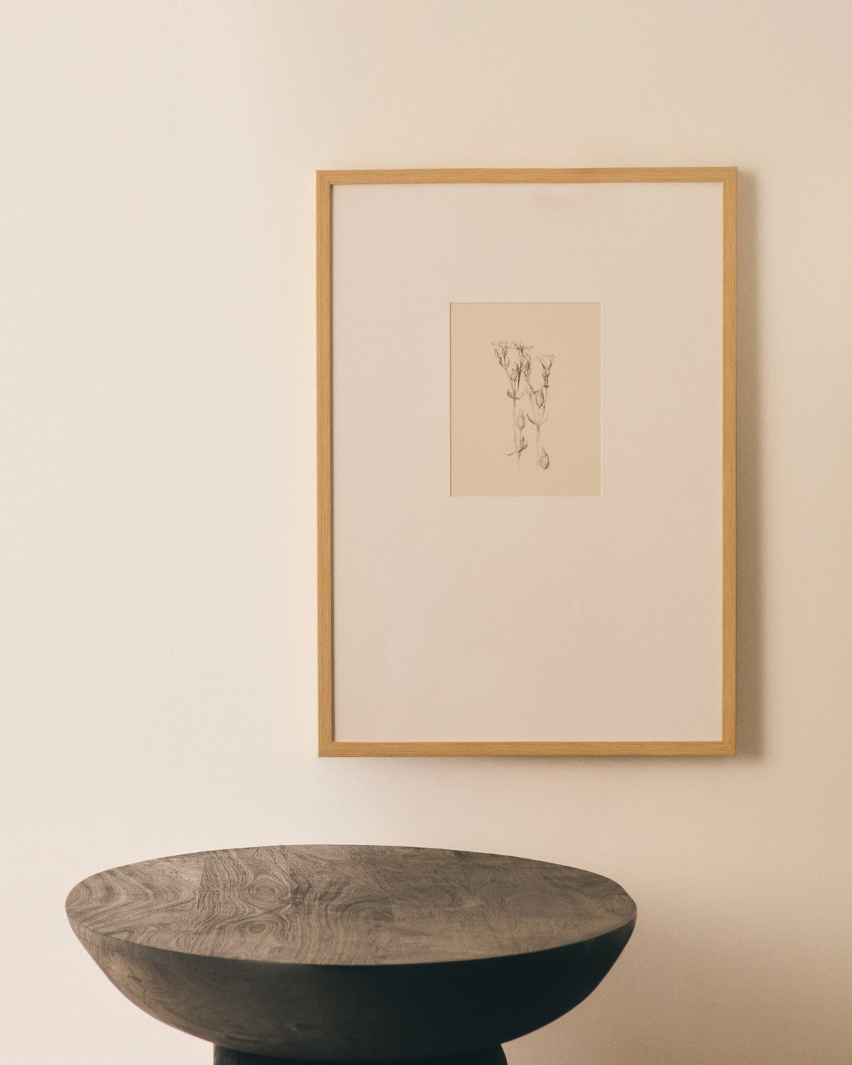 Bild Lirena, botanische Illustration, 50 x 70 cm in Beige, Weiss präsentiert im Onlineshop von KAQTU Design AG. Bild ist von Kave Home