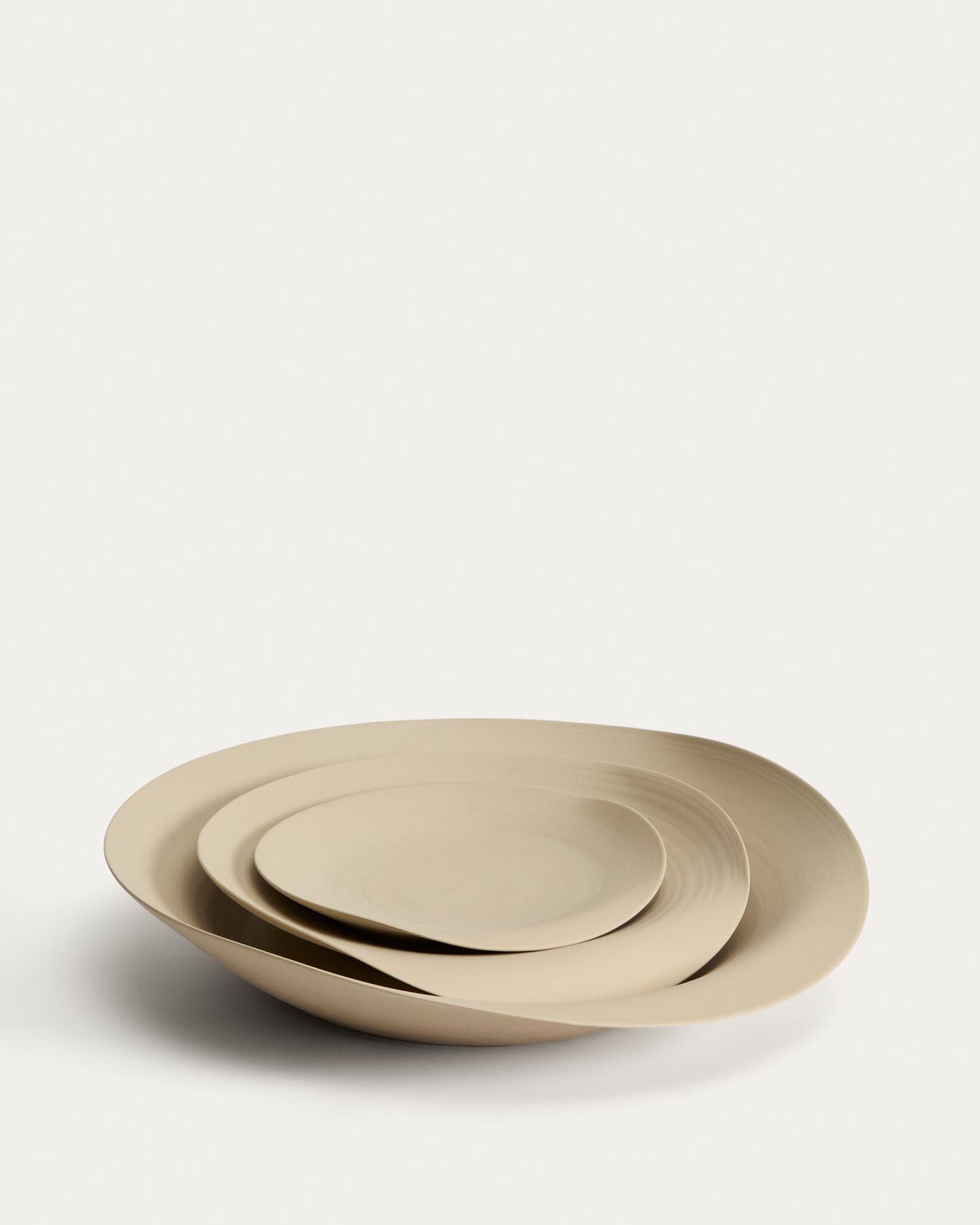 Elegante Tischschale aus beiger Keramik mit 30 cm Durchmesser, ideal für dekorative Arrangements und stilvolle Akzente im Wohnraum.