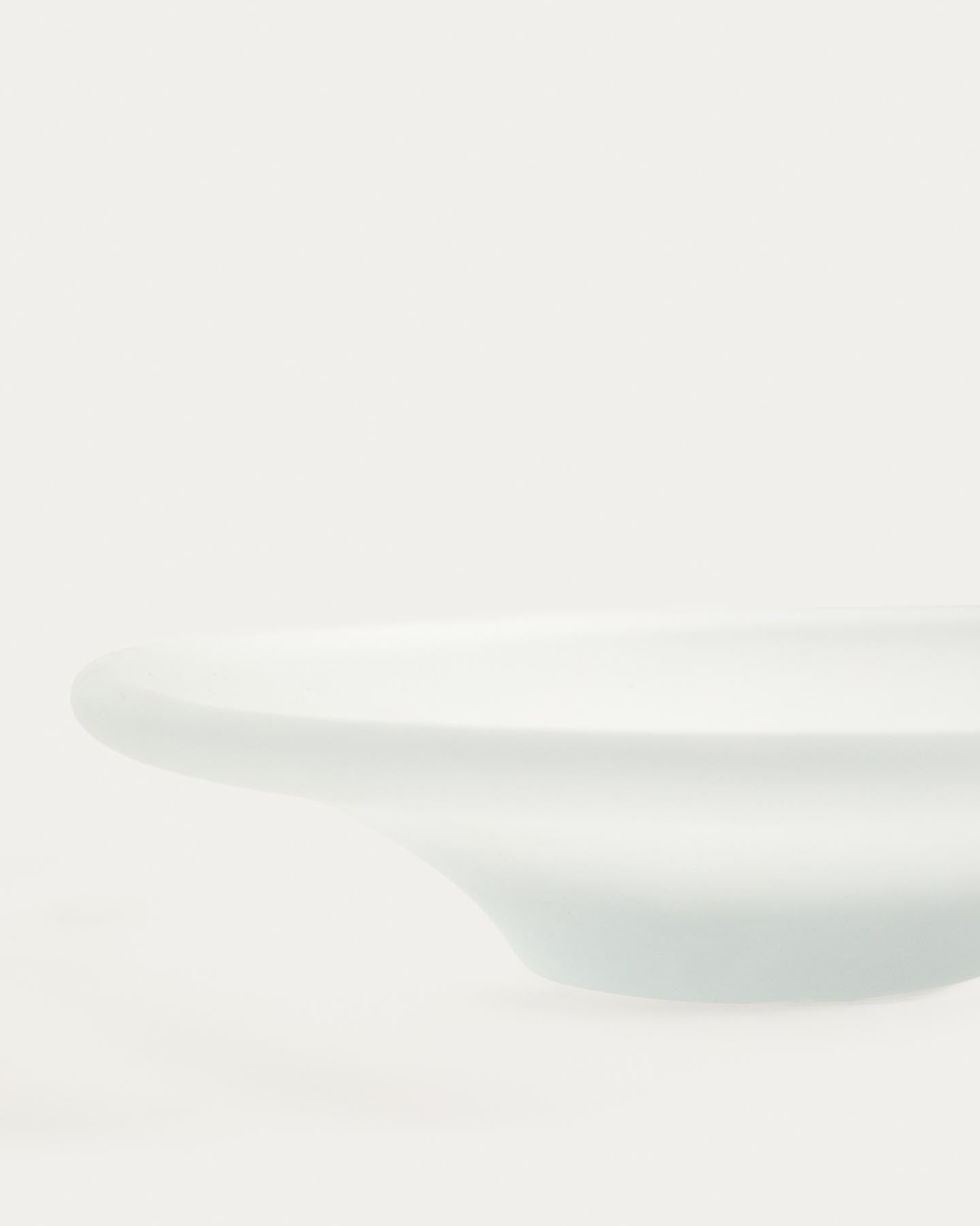 Dekoschale Vionze aus beigefarbenem Glas 34,5 x 22 cm in Transparent präsentiert im Onlineshop von KAQTU Design AG. Vase ist von Kave Home