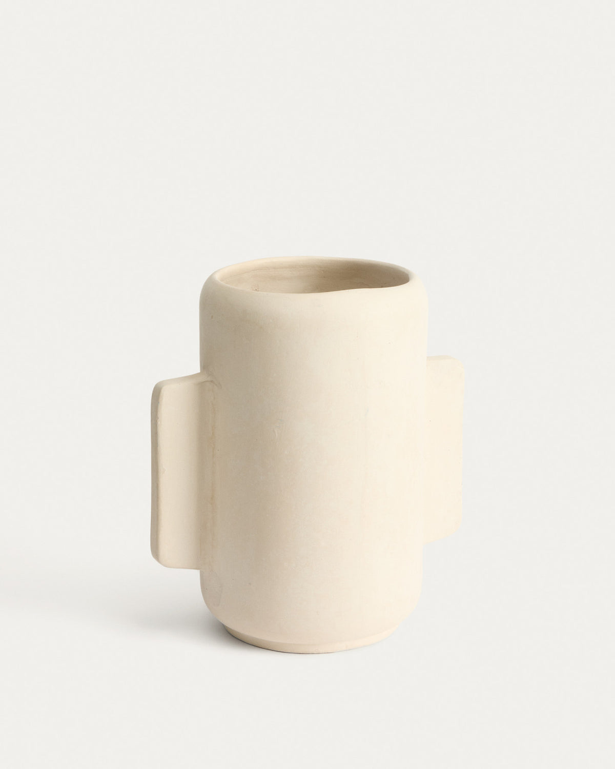 Vase Mireni aus Pappmaché in Beige 38 cm in Weiss präsentiert im Onlineshop von KAQTU Design AG. Vase ist von Kave Home