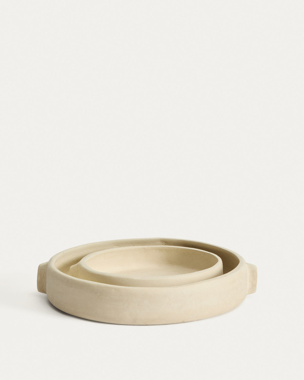 Schale Mireni aus Pappmaché in Beige Ø 31 cm in Weiss präsentiert im Onlineshop von KAQTU Design AG. Vase ist von Kave Home