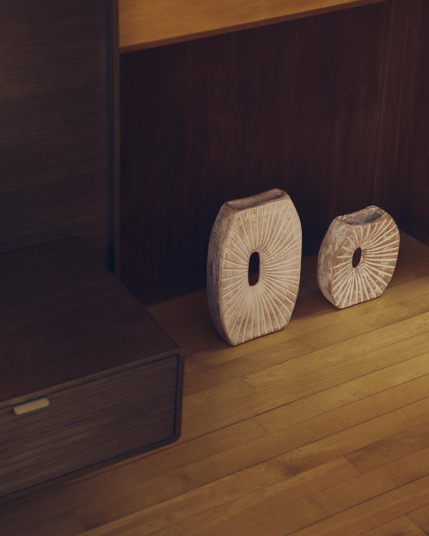 Vase Valura aus Pappmaché in Rosa und Beige 31 cm in Blassrosa präsentiert im Onlineshop von KAQTU Design AG. Vase ist von Kave Home