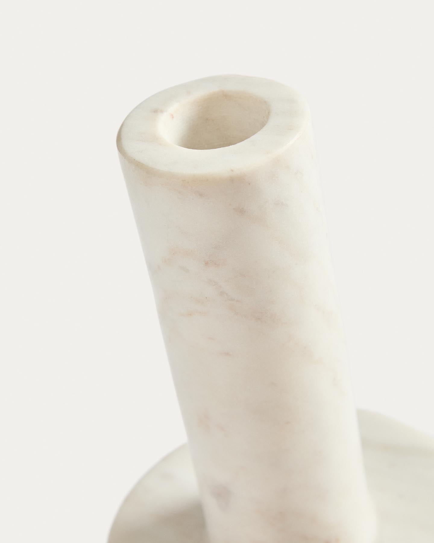 Kerzenständer Zalvori aus weißem Marmor, 23 cm in Weiß präsentiert im Onlineshop von KAQTU Design AG. Kerzenständer ist von Kave Home