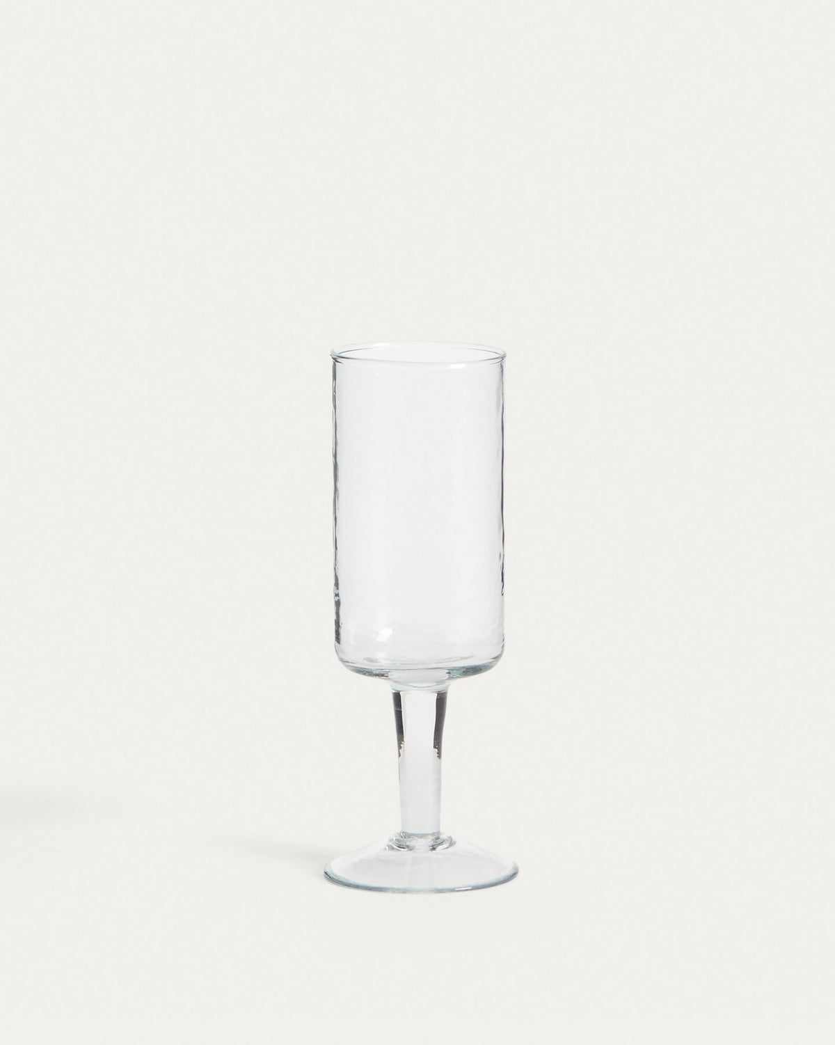 Weinglas Obila aus transparentem Recyclingglas in Transparent präsentiert im Onlineshop von KAQTU Design AG. Universal Weingläser ist von Kave Home