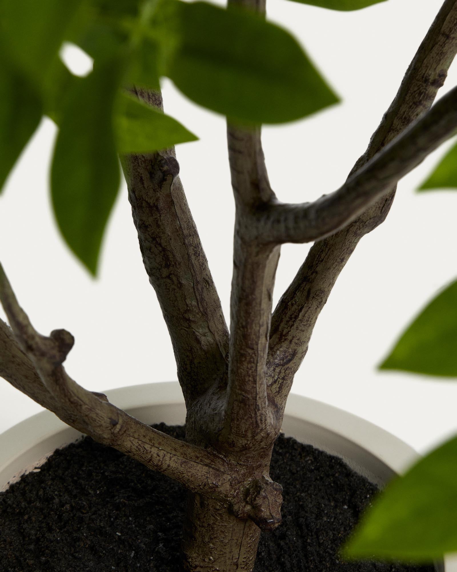 Eleganter künstlicher Essigbaum in modernem weißen Topf, 185 cm hoch, ideal für stilvolle Raumgestaltungen und grüne Akzente.