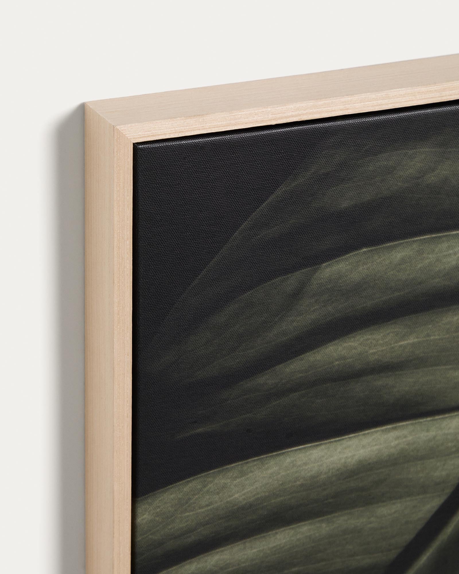 Elegante Fotografie eines grünen Blatts, 32,5 x 42,5 cm, ideal für moderne Wohnräume, erhältlich bei KAQTU Design AG.