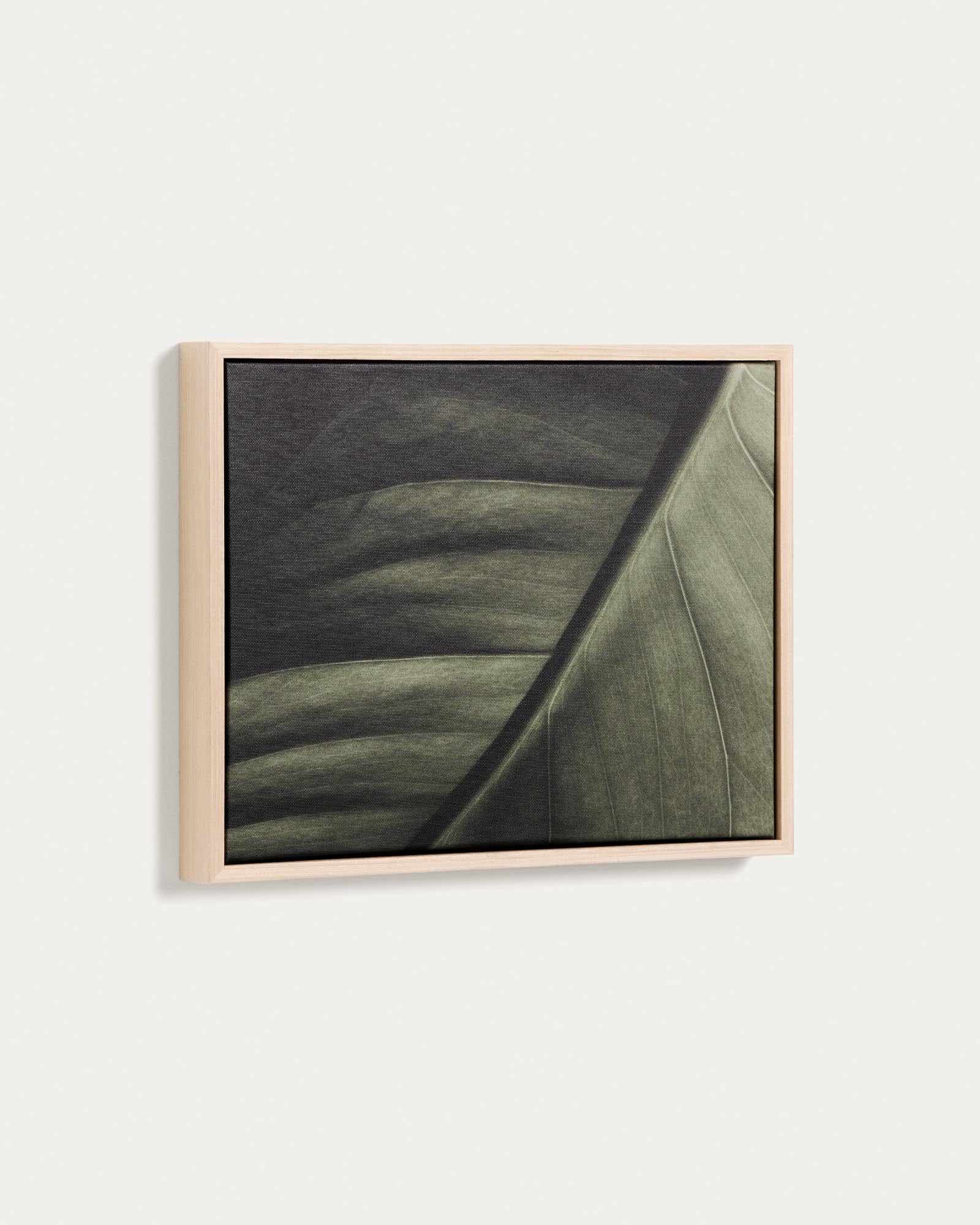 Ästhetisches Wandbild eines Blattes in zarten Grüntönen, 32,5 x 42,5 cm, ideal für moderne Wohnräume und inspirierende Dekoration.