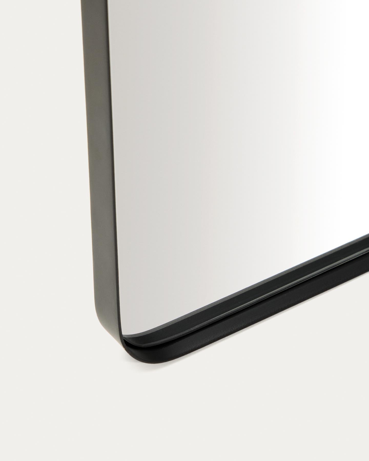 Spiegel Marco mit schwarzem Metall, 60 x 60 cm in Schwarz präsentiert im Onlineshop von KAQTU Design AG. Spiegel ist von Kave Home