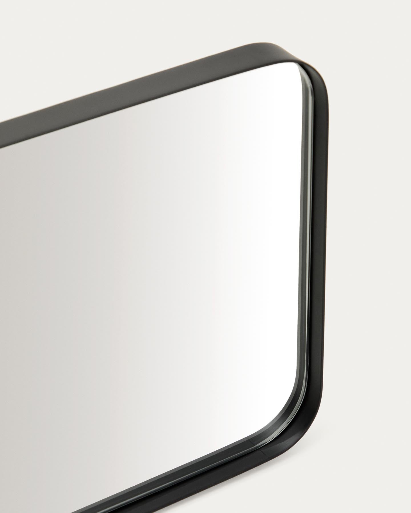 Spiegel Marco mit schwarzem Metall, 55,5 x 150,5 cm in Schwarz präsentiert im Onlineshop von KAQTU Design AG. Spiegel ist von Kave Home