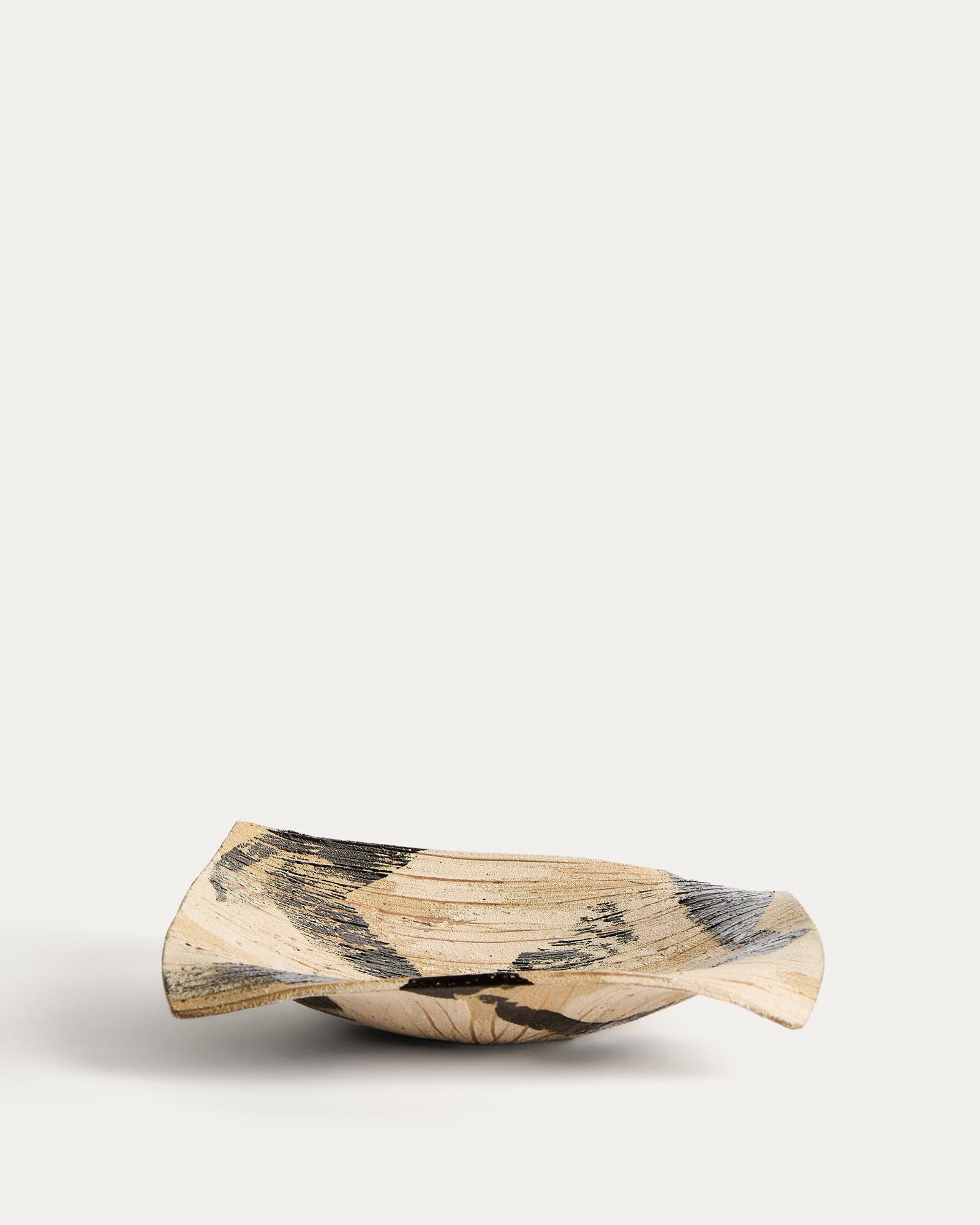 Tafelaufsatz Dirva aus Keramik in Braun, Ø 38 cm in Braun präsentiert im Onlineshop von KAQTU Design AG. Schale ist von Kave Home