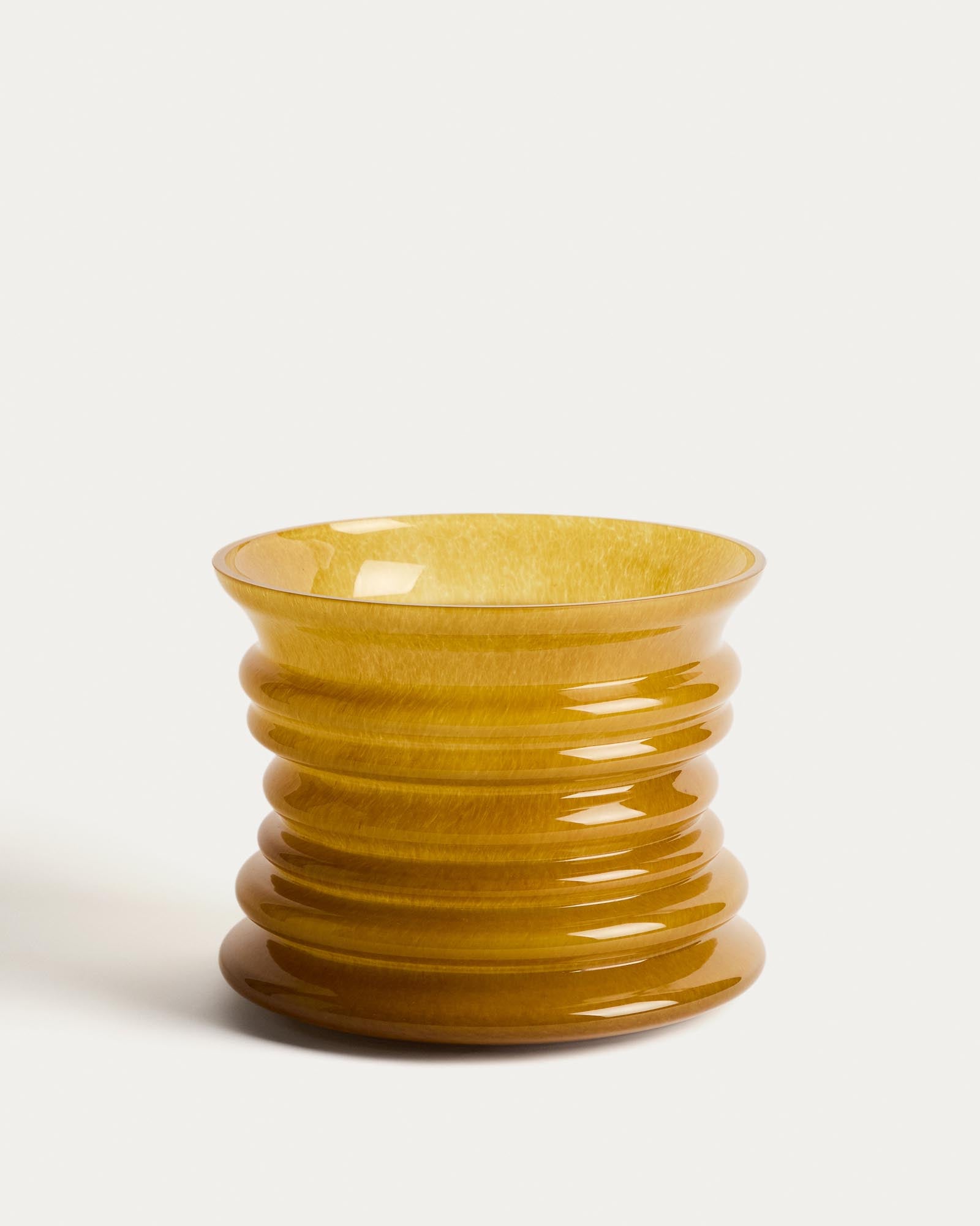 Vase Ambere aus gelbem Glas, 20 cm in Gelb präsentiert im Onlineshop von KAQTU Design AG. Vase ist von Kave Home