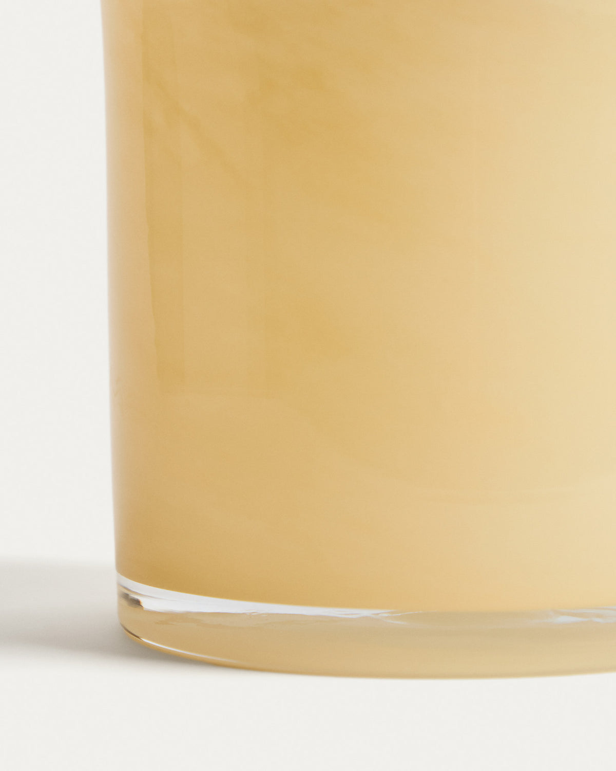 Vase Endasi aus gelbem Glas, 19,5 cm in Gelb, Grün präsentiert im Onlineshop von KAQTU Design AG. Vase ist von Kave Home