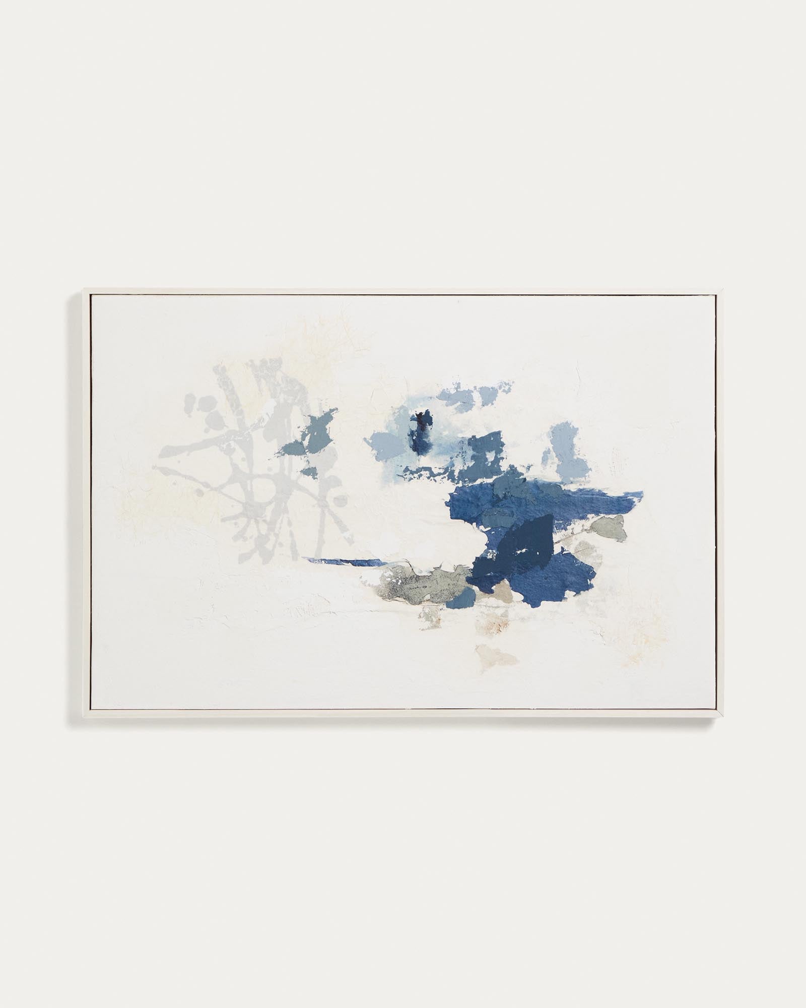 Abstraktes, handgemaltes Kunstwerk Erale in harmonischen Grau- und Blautönen, 60 x 90 cm, ideal für moderne Wohnräume von Kave Home.