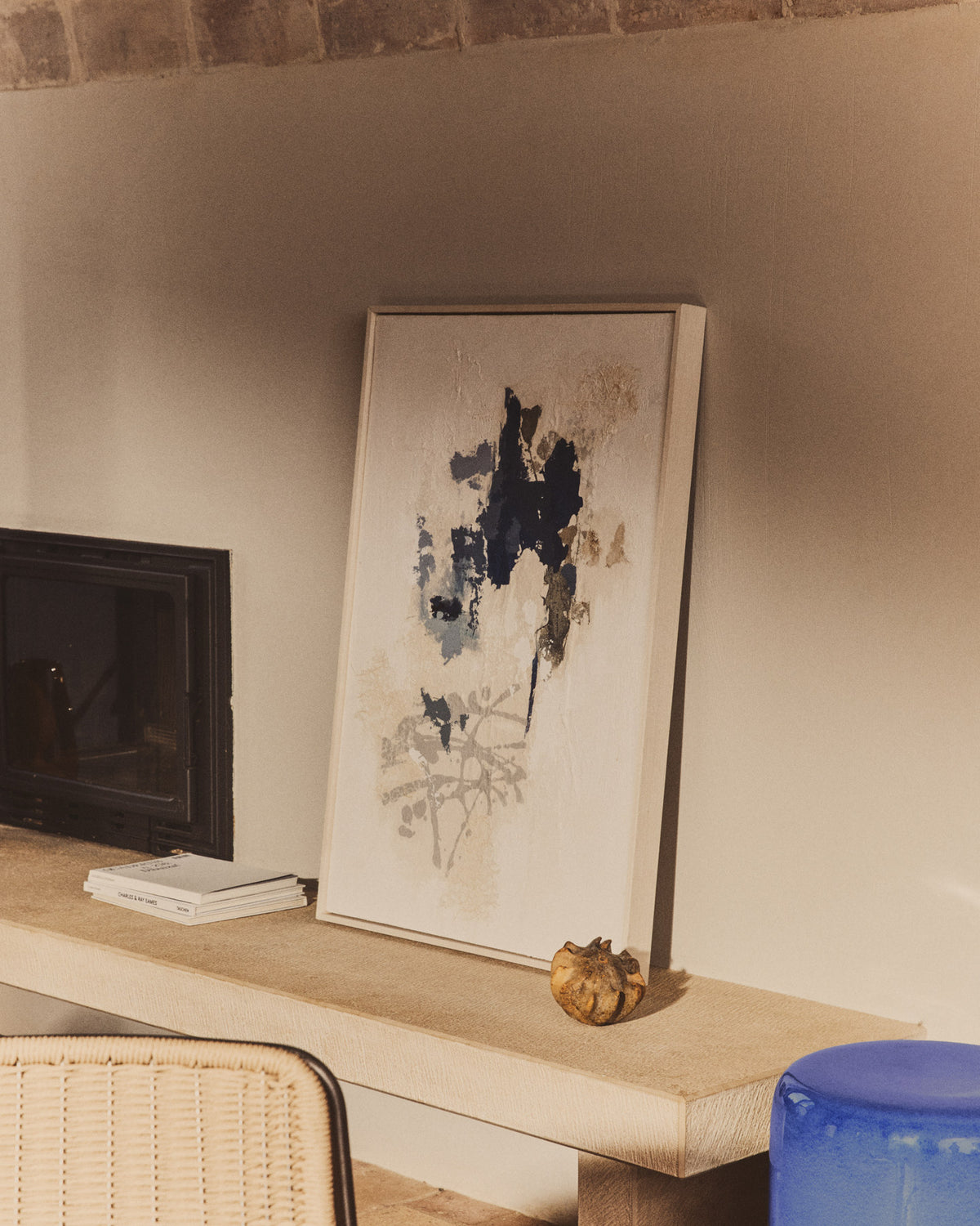 Handgemaltes abstraktes Bild Erale in Grau und Blau, 60 x 90 cm in Weiss, Schwarz, Grau, Beige, Blau präsentiert im Onlineshop von KAQTU Design AG. Bild ist von Kave Home