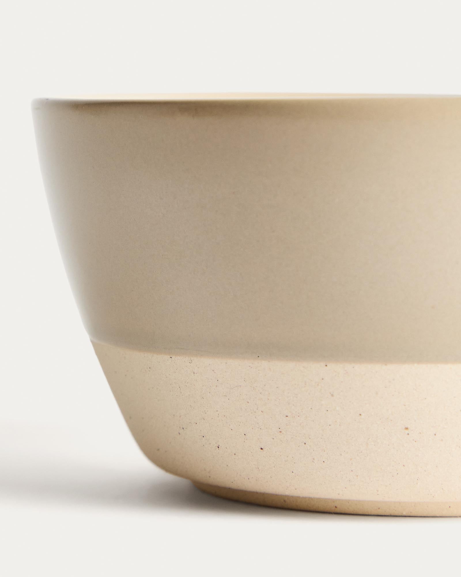 Elegante beige Keramikschale Doren von Kave Home, ideal für stilvolle Tischdekoration und vielseitige Verwendung.