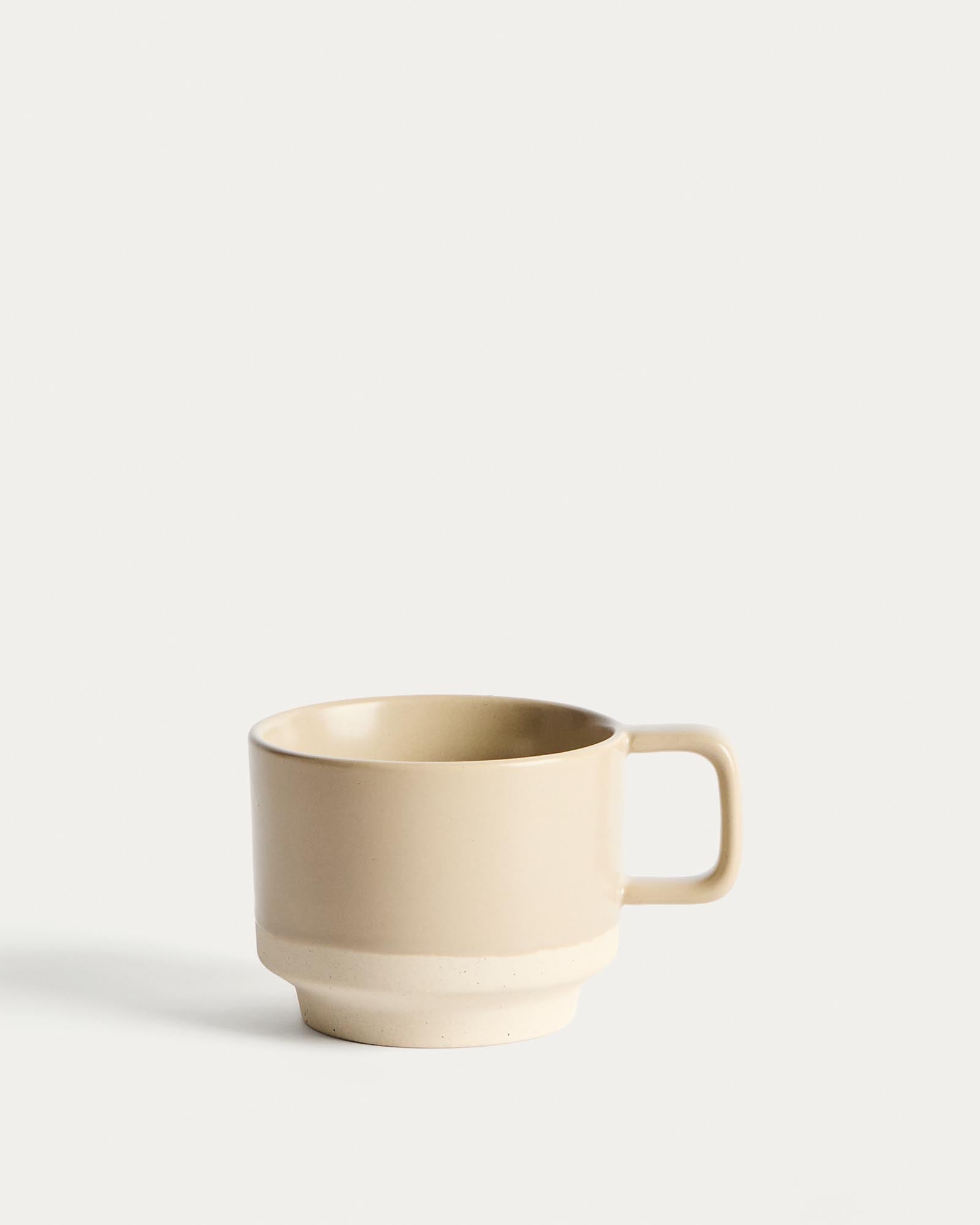 Tasse Doren aus Keramik in Beige in Weiss präsentiert im Onlineshop von KAQTU Design AG. Tasse ist von Kave Home