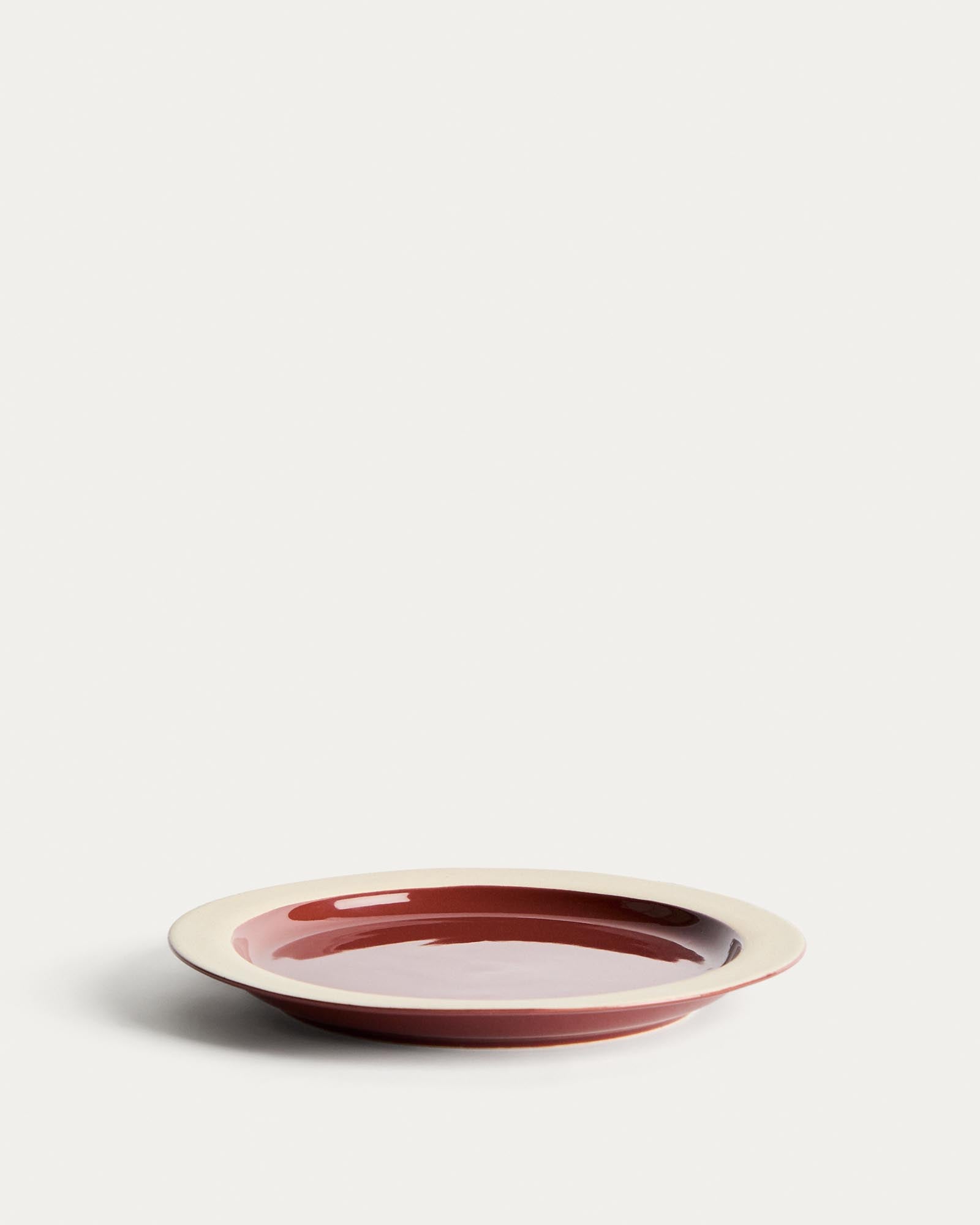 Dessertteller Doren aus Keramik in Granatrot in Weiss präsentiert im Onlineshop von KAQTU Design AG. Dessertteller ist von Kave Home