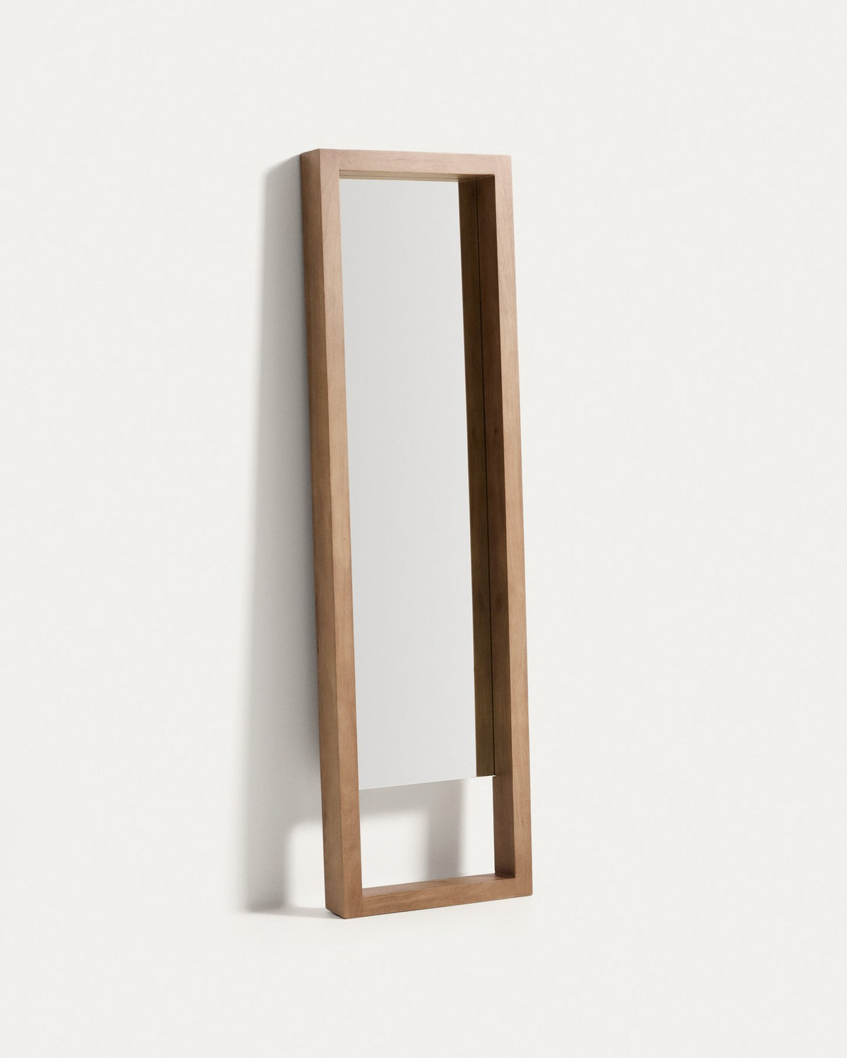 Standspiegel Vatro von Kave Home aus massivem Mangoholz in Naturton, geradliniger Rahmen, Masse 52 x 181 cm, mit Kippsicherung.