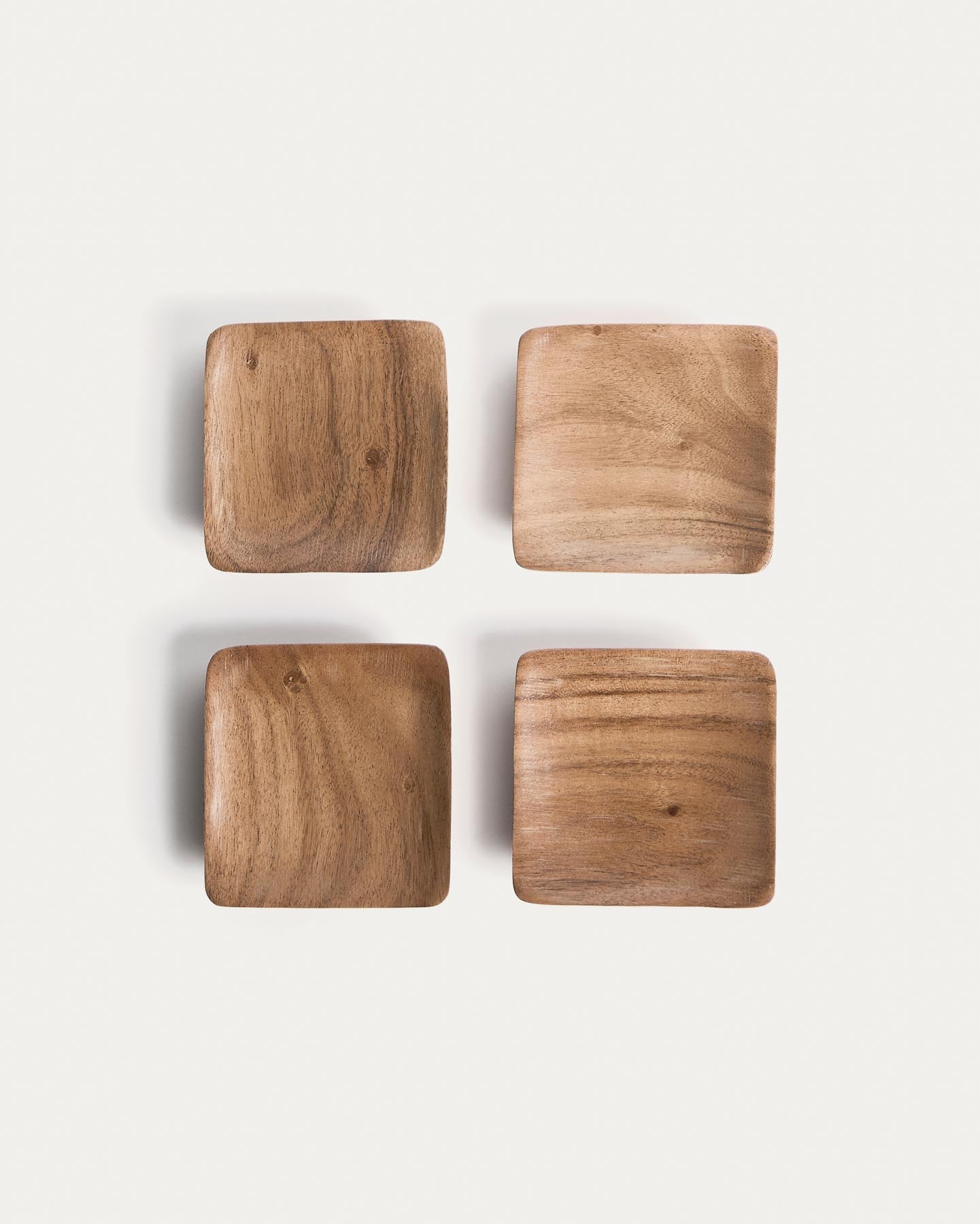 Set Rovin mit 4 Untersetzern aus Akazienholz in Braun präsentiert im Onlineshop von KAQTU Design AG. Glasuntersetzer ist von Kave Home