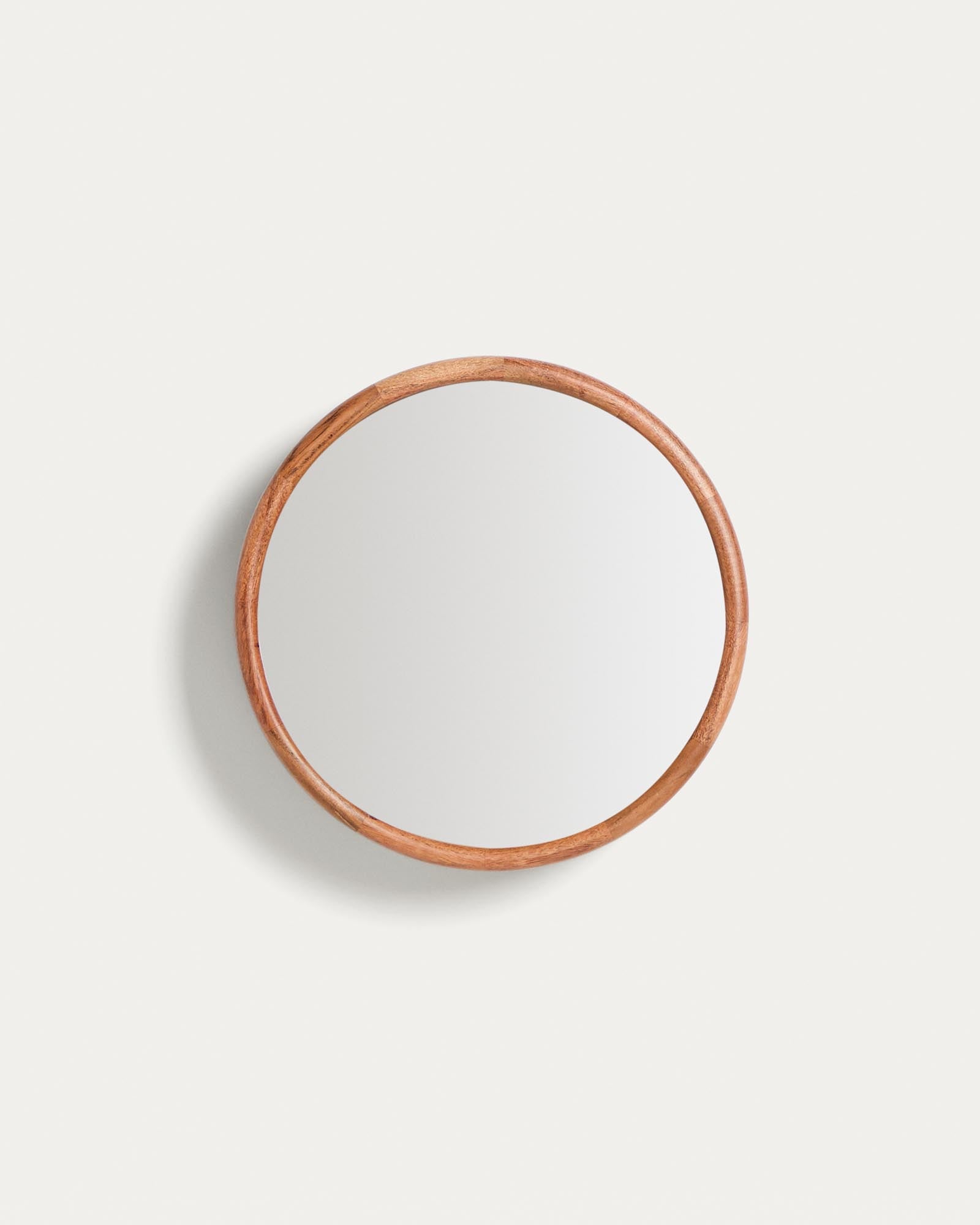 Spiegel aus Akazienholz, Ø 30,5 cm in Braun präsentiert im Onlineshop von KAQTU Design AG. Wandspiegel ist von Kave Home