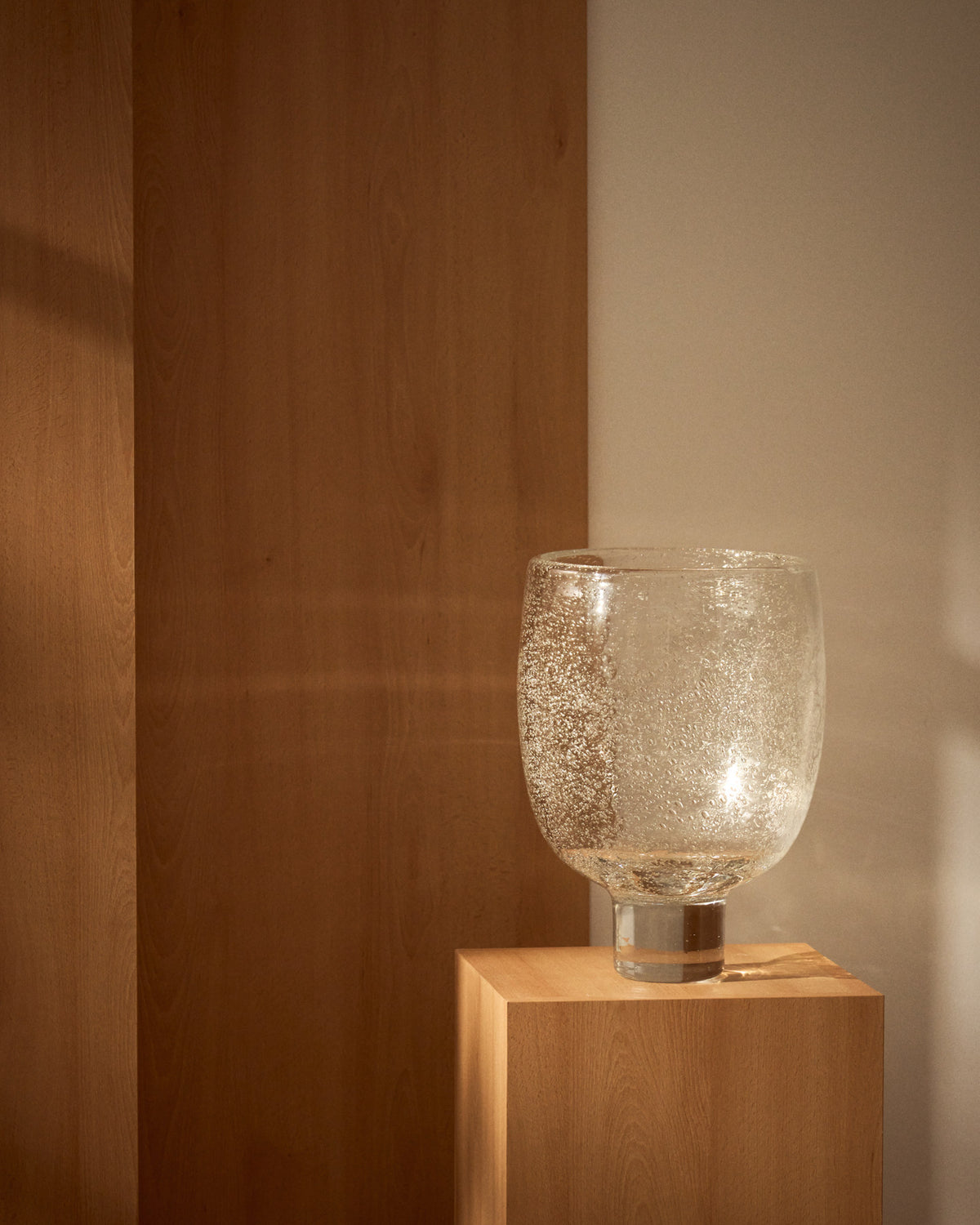 Tafelaufsatz Sirau aus transparentem Glas Ø 24 cm in Transparent präsentiert im Onlineshop von KAQTU Design AG. Vase ist von Kave Home
