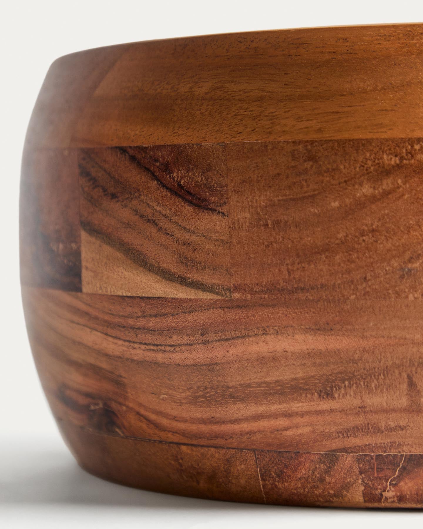 Grosse Schale Malor aus Akazienholz in Braun präsentiert im Onlineshop von KAQTU Design AG. Schale ist von Kave Home