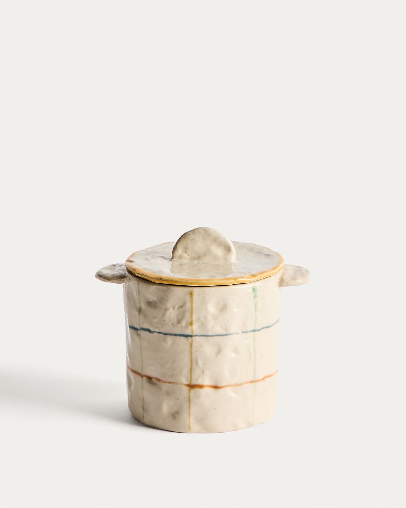 Topf Belor aus Keramik mit bunten Linien, 13,5 cm in Weiss präsentiert im Onlineshop von KAQTU Design AG. Aufbewahrungsbehälter ist von Kave Home